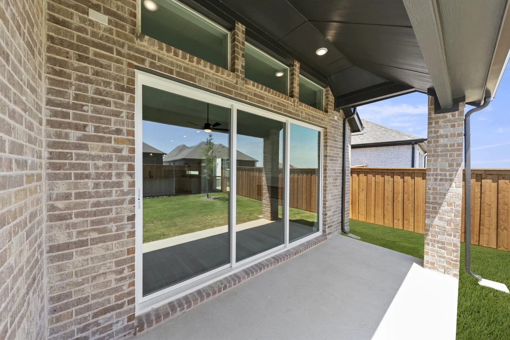 25. 517 Bristle - Patio