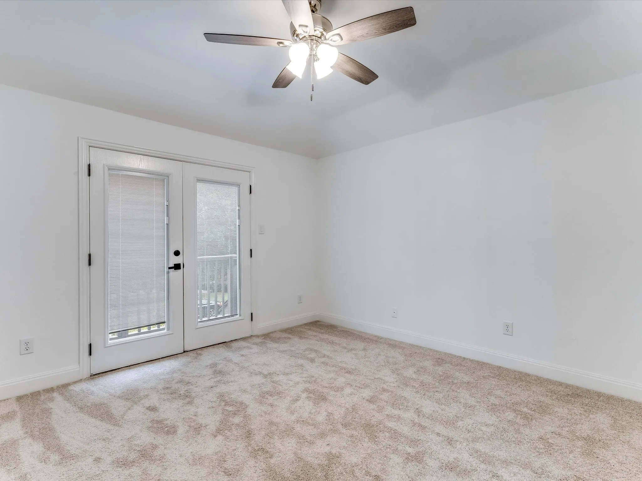 Room featuring light-toned carpeting and white walls