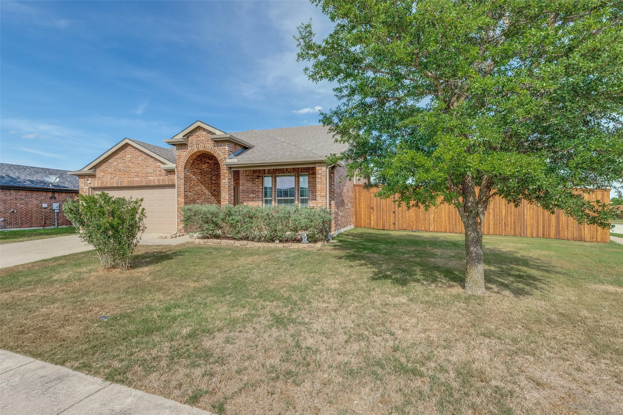 Single Family Residence For Sale in Collin County , 1800 Rodeo Drive, Anna, Texas 75409, 4 Bedroom, 3 Bathroom, 2 Garage spaces, 2,528 Sqft, built in 2012, Preowned, mls#21256219, Real Estate Agent in Anna, Homes For Sale in Collin county, Homes For Sale in Anna, Realtor in Anna Texas, Real Estate Brokerage Independent Realty Texas, Luminita Cordes Realtor
