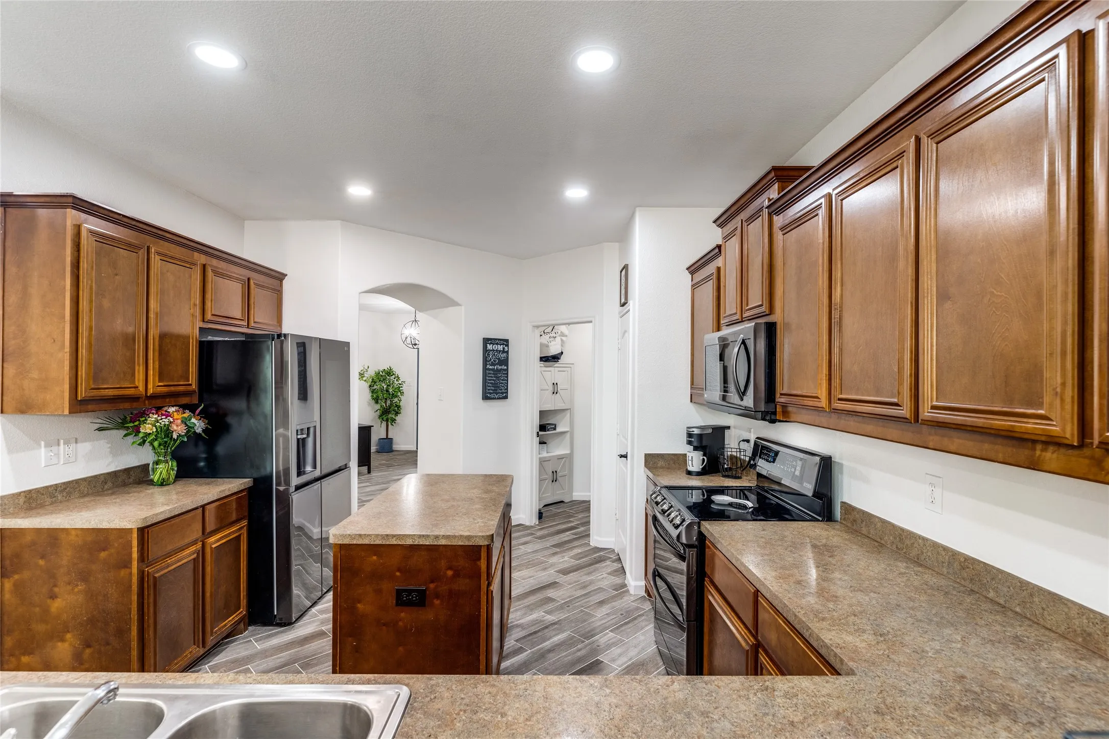 Single Family Residence For Sale in Collin County , 1800 Rodeo Drive, Anna, Texas 75409, 4 Bedroom, 3 Bathroom, 2 Garage spaces, 2,528 Sqft, built in 2012, Preowned, mls#21256219, Real Estate Agent in Anna, Homes For Sale in Collin county, Homes For Sale in Anna, Realtor in Anna Texas, Real Estate Brokerage Independent Realty Texas, Luminita Cordes Realtor