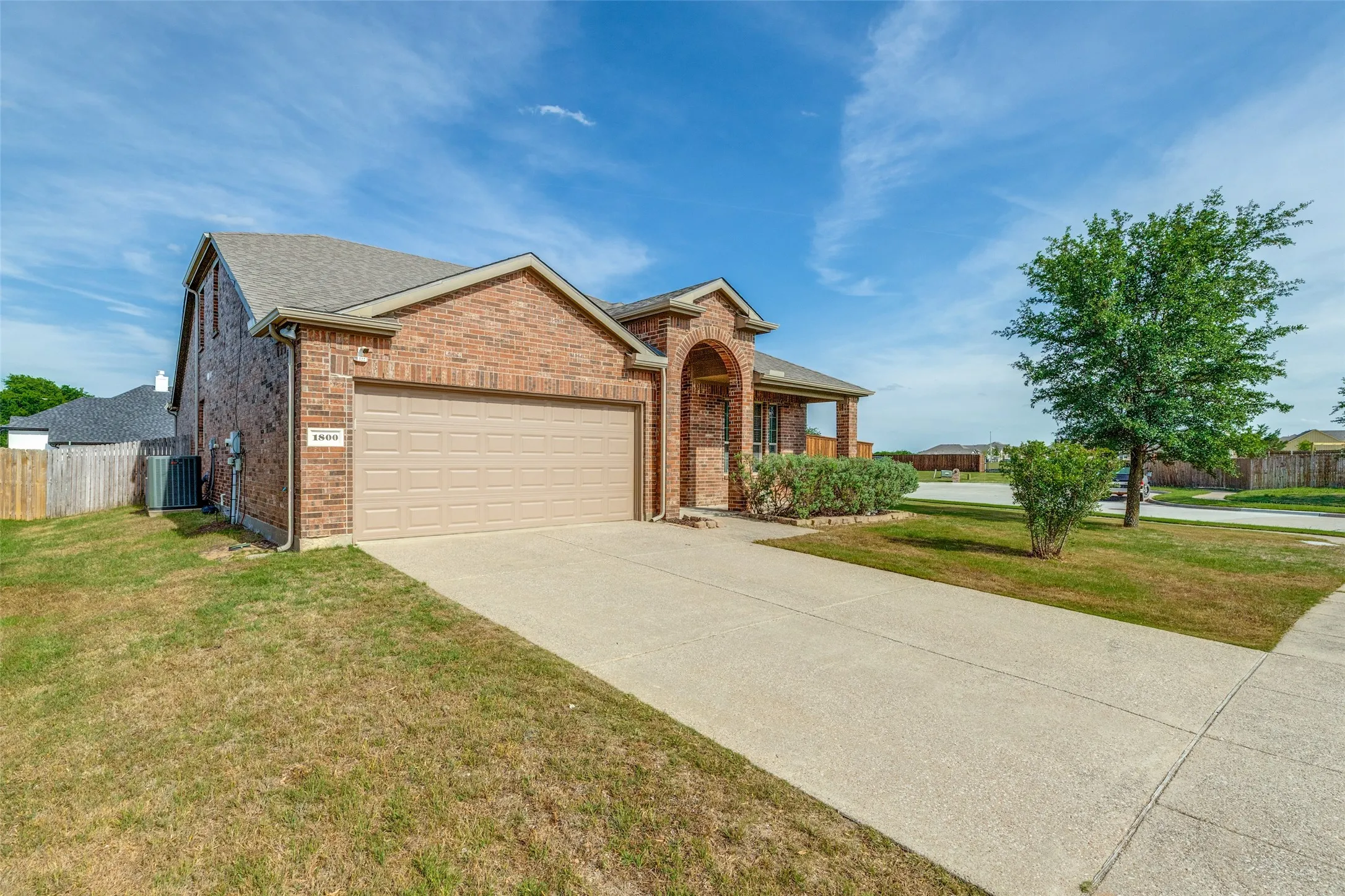 Single Family Residence For Sale in Collin County , 1800 Rodeo Drive, Anna, Texas 75409, 4 Bedroom, 3 Bathroom, 2 Garage spaces, 2,528 Sqft, built in 2012, Preowned, mls#21256219, Real Estate Agent in Anna, Homes For Sale in Collin county, Homes For Sale in Anna, Realtor in Anna Texas, Real Estate Brokerage Independent Realty Texas, Luminita Cordes Realtor