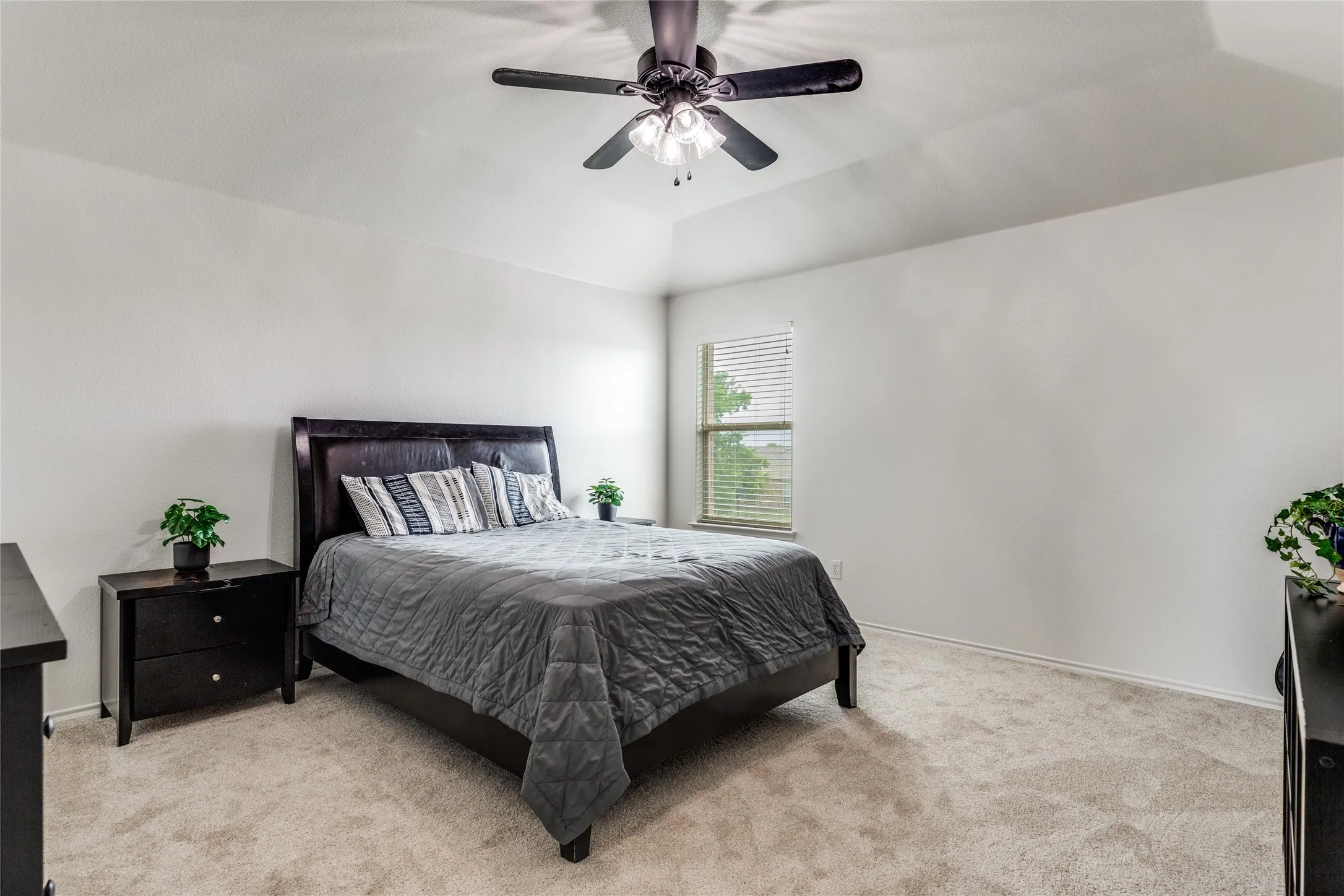Large additional bedroom perfect for guests, in-laws, etc...
