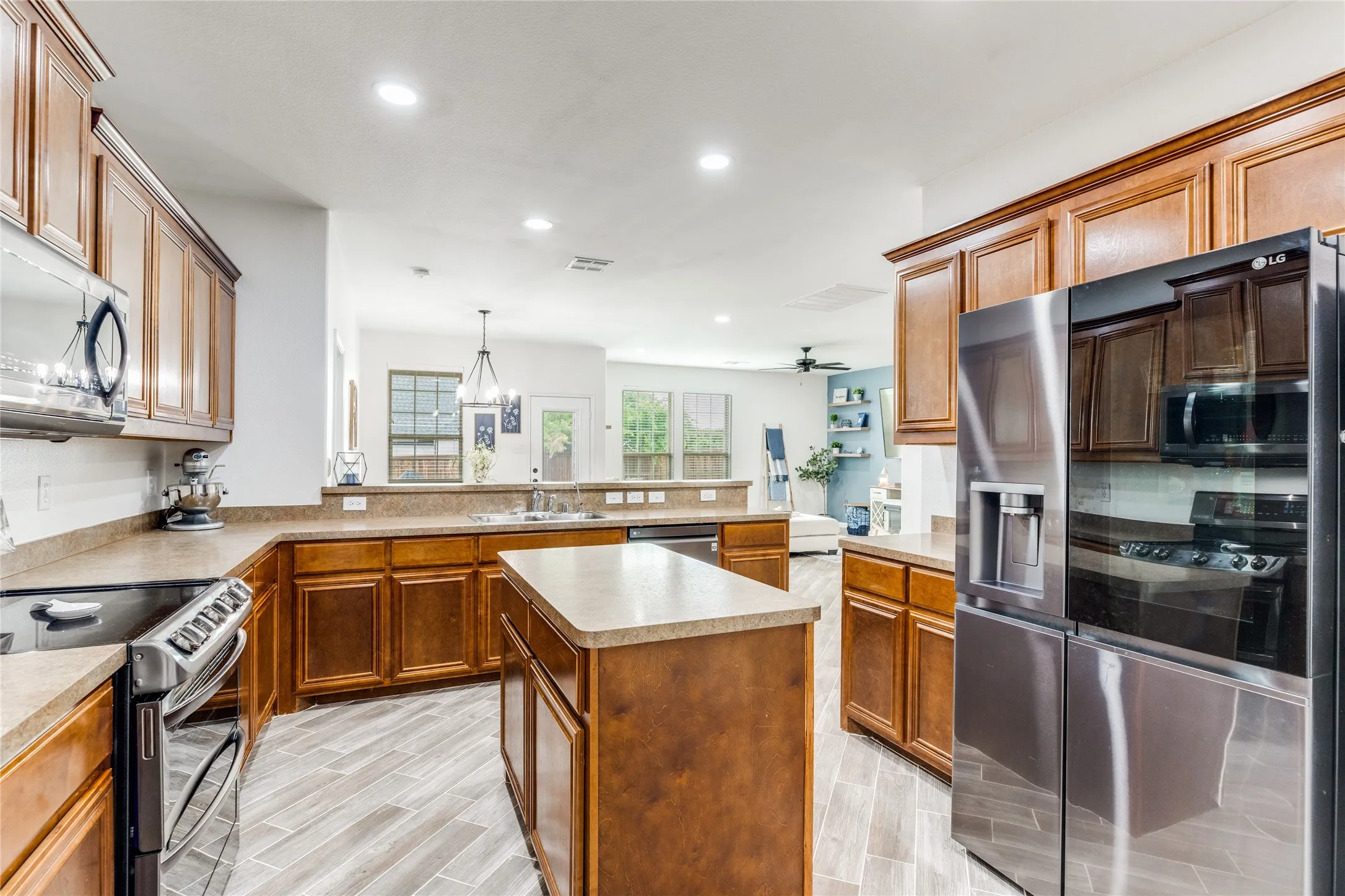 Single Family Residence For Sale in Collin County , 1800 Rodeo Drive, Anna, Texas 75409, 4 Bedroom, 3 Bathroom, 2 Garage spaces, 2,528 Sqft, built in 2012, Preowned, mls#21256219, Real Estate Agent in Anna, Homes For Sale in Collin county, Homes For Sale in Anna, Realtor in Anna Texas, Real Estate Brokerage Independent Realty Texas, Luminita Cordes Realtor
