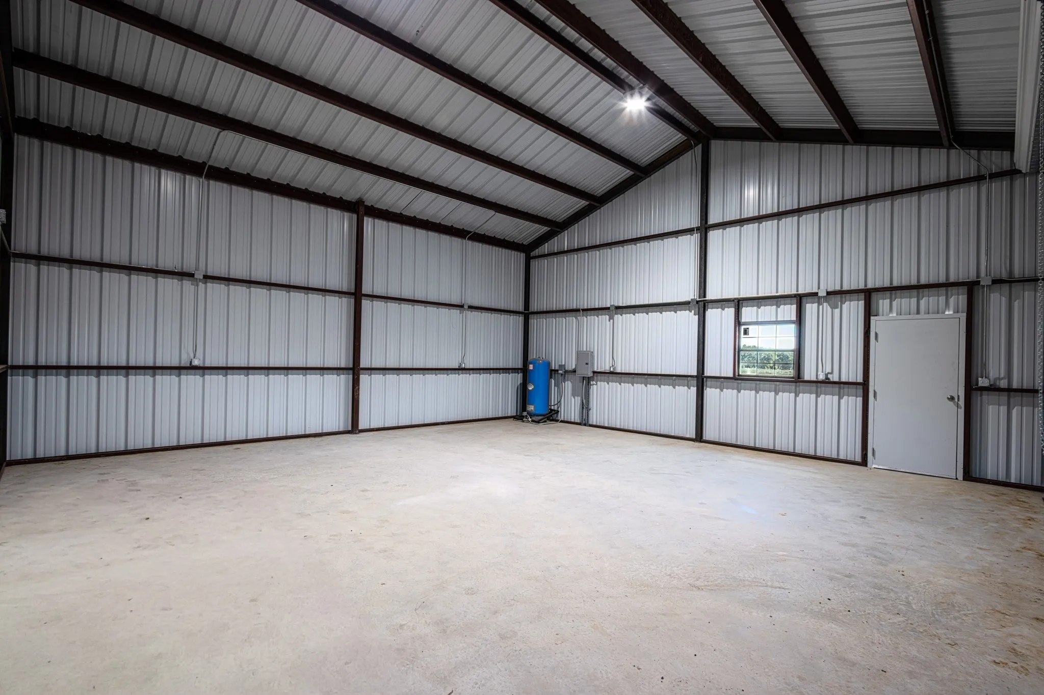 30x30 Shop with Lights and Outlets