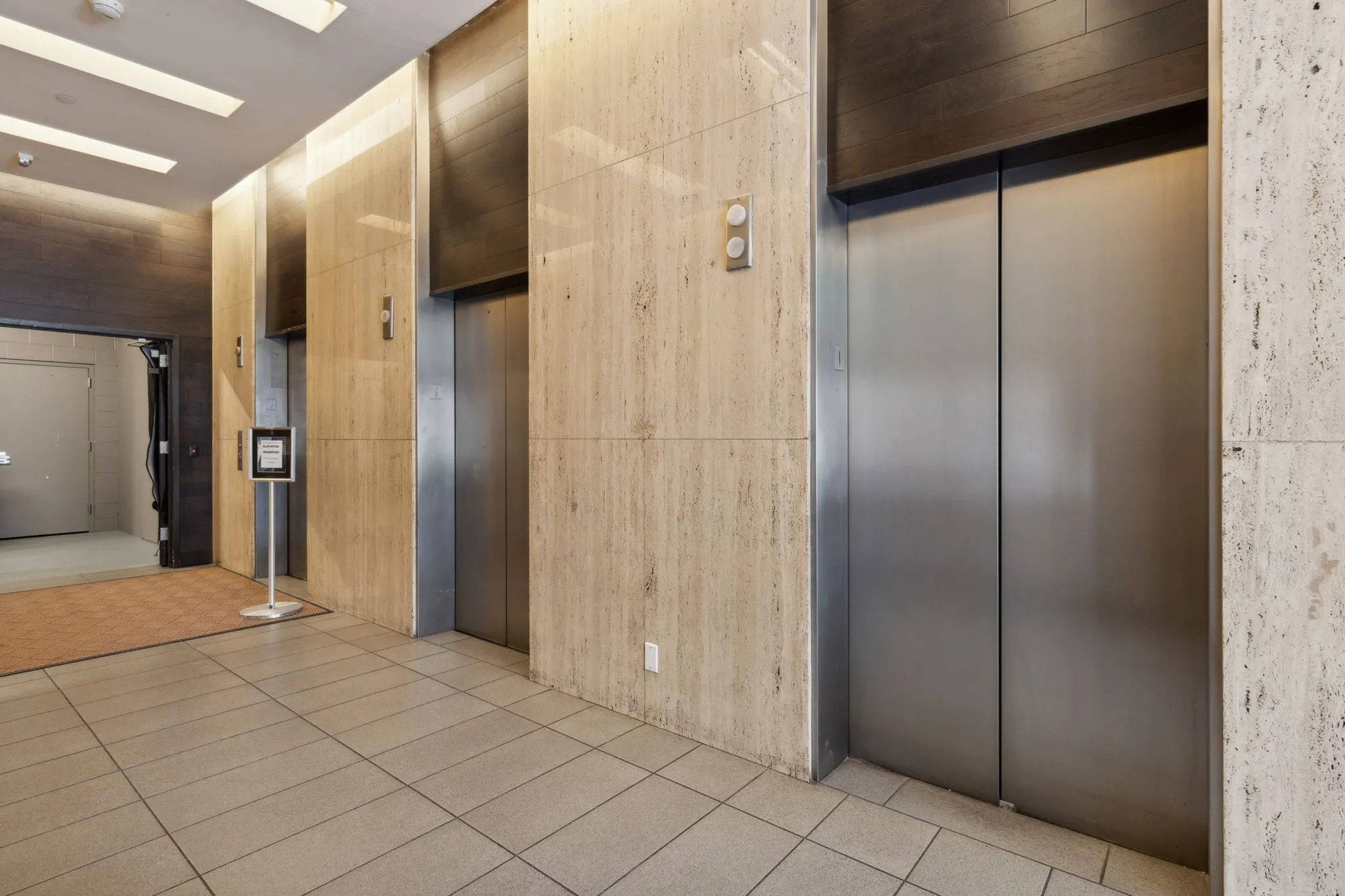 Condominium For Rent in Dallas County , 1200 Main Street 2302, Dallas, Texas 75202, 1 Bedroom, 1 Bathroom, 1 Garage spaces, 660 Sqft, built in 1974, mls#21257338, Real Estate Agent in Dallas, Homes For Rent in Dallas county, Homes For Rent in Dallas, Realtor in Dallas Texas, Real Estate Brokerage Independent Realty Texas, Luminita Cordes Realtor