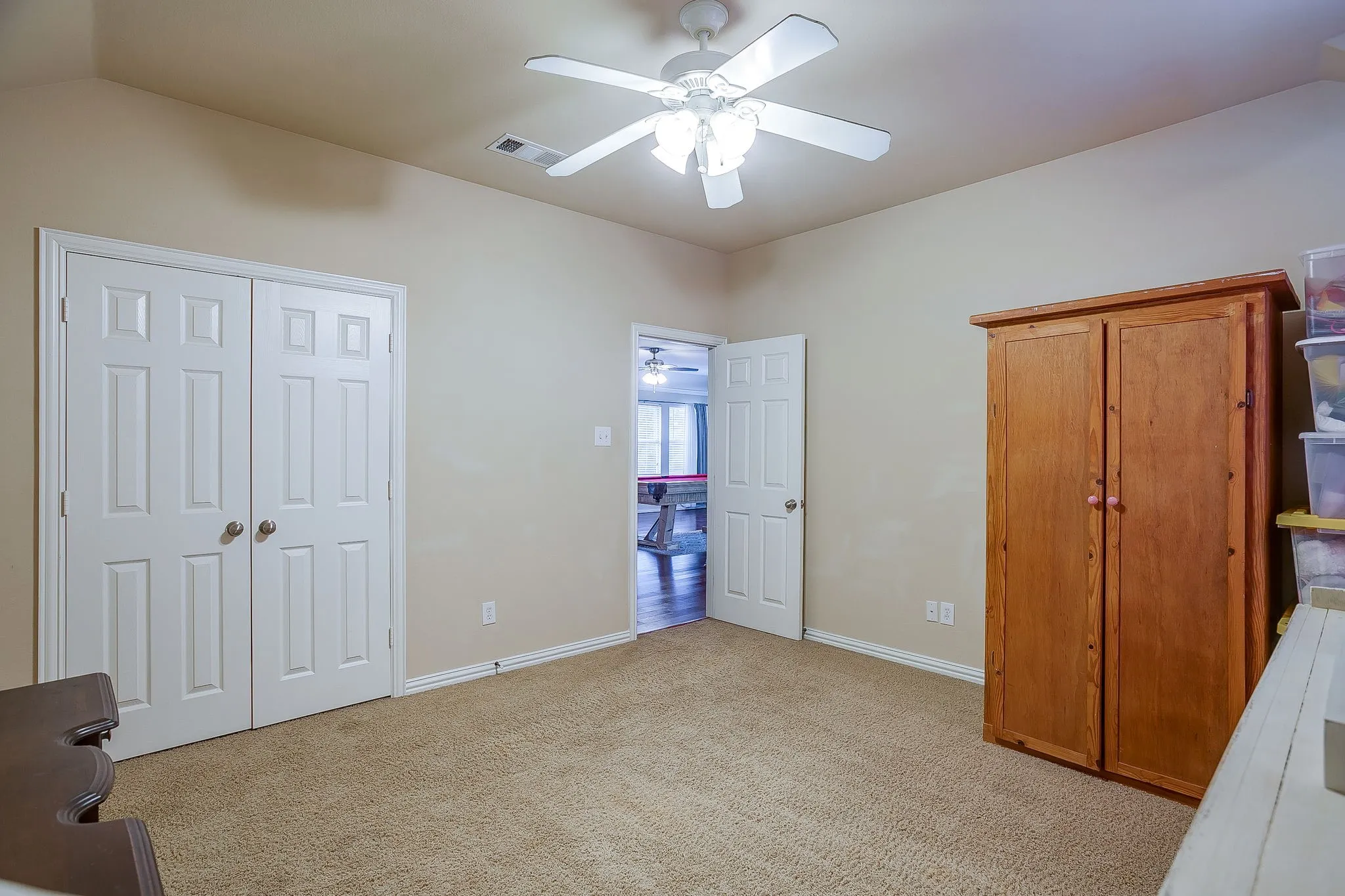 Single Family Residence For Sale in Johnson County , 2952 Masters Court S, Burleson, Texas 76028, 4 Bedroom, 4 Bathroom, 3 Garage spaces, 3,341 Sqft, built in 2004, Price $530,000, mls#21257073, Real Estate Agent in Burleson, Homes For Sale in Johnson county, Homes For Sale in Burleson, Realtor in Burleson Texas, Real Estate Brokerage Independent Realty Texas, Luminita Cordes Realtor