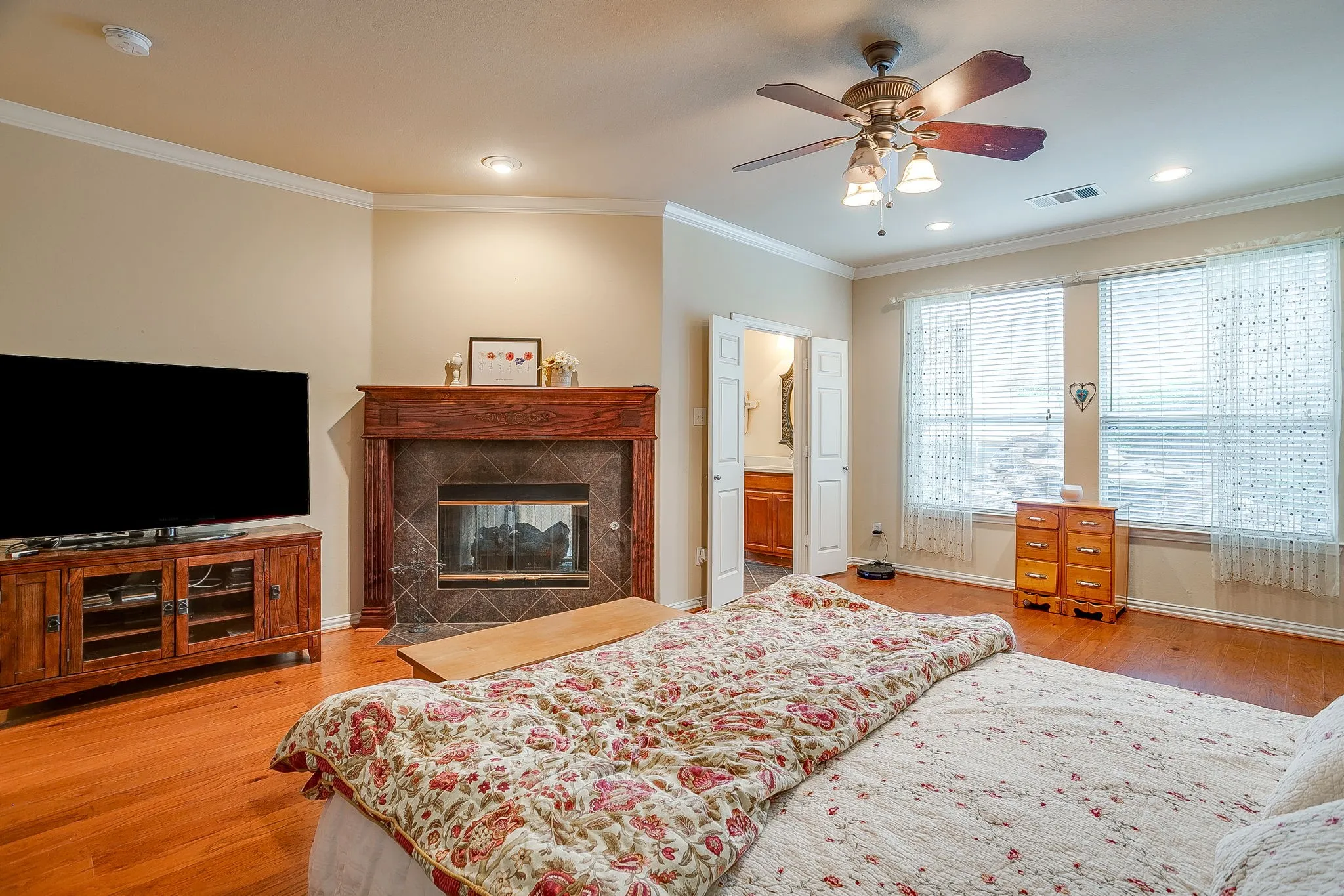 Single Family Residence For Sale in Johnson County , 2952 Masters Court S, Burleson, Texas 76028, 4 Bedroom, 4 Bathroom, 3 Garage spaces, 3,341 Sqft, built in 2004, Price $530,000, mls#21257073, Real Estate Agent in Burleson, Homes For Sale in Johnson county, Homes For Sale in Burleson, Realtor in Burleson Texas, Real Estate Brokerage Independent Realty Texas, Luminita Cordes Realtor