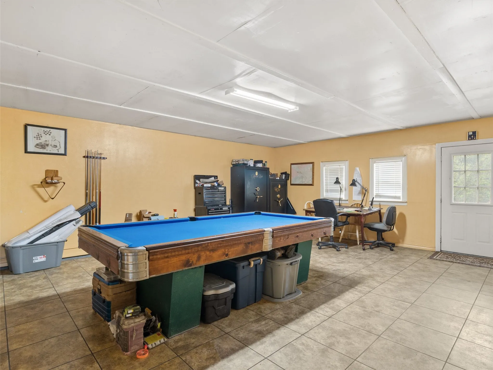 Farm For Sale in Morris County , 571 County Road, Daingerfield, Texas 75638, 3 Bedroom, 3 Bathroom, Garage spaces, 2,378 Sqft, built in 1979, Preowned, mls#21257348, Real Estate Agent in Daingerfield, Homes For Sale in Morris county, Homes For Sale in Daingerfield, Realtor in Daingerfield Texas, Real Estate Brokerage Independent Realty Texas, Luminita Cordes Realtor