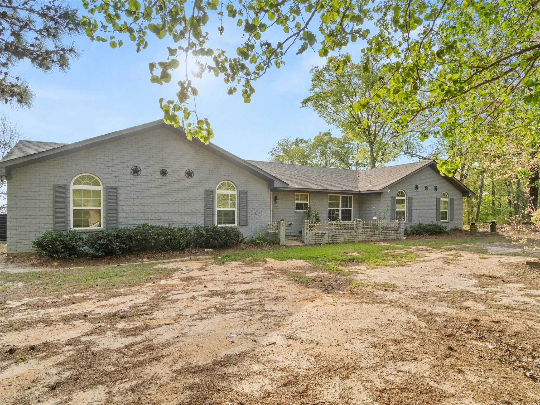 Farm For Sale in Morris County , 571 County Road, Daingerfield, Texas 75638, 3 Bedroom, 3 Bathroom, Garage spaces, 2,378 Sqft, built in 1979, Preowned, mls#21257348, Real Estate Agent in Daingerfield, Homes For Sale in Morris county, Homes For Sale in Daingerfield, Realtor in Daingerfield Texas, Real Estate Brokerage Independent Realty Texas, Luminita Cordes Realtor