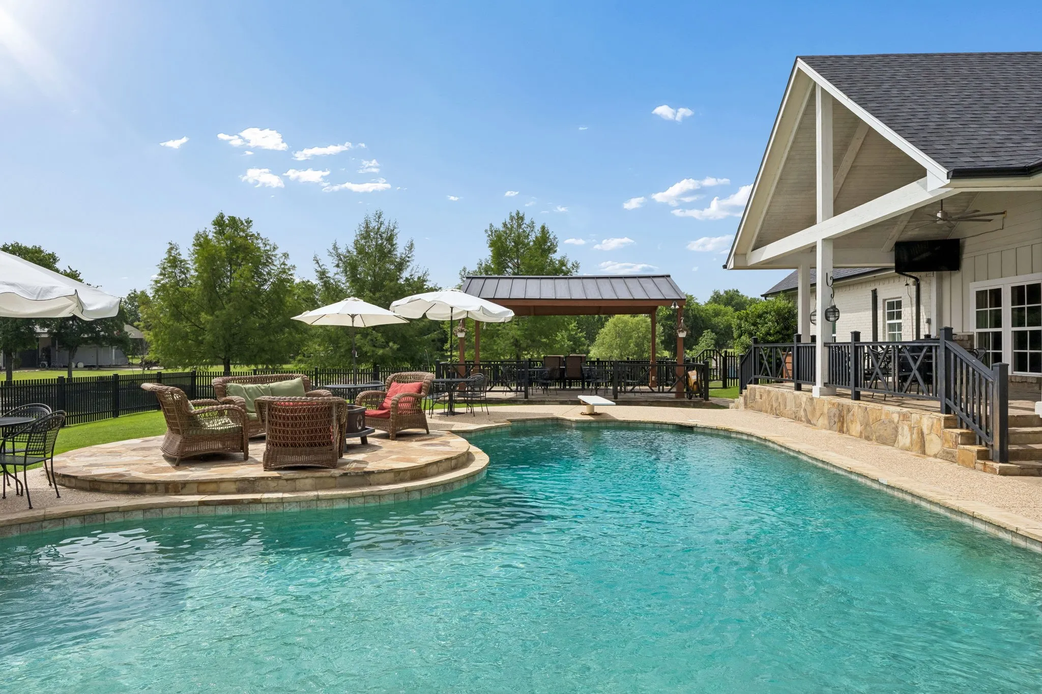 Single Family Residence For Sale in Rockwall County , 1043 Anna Cade Road, Rockwall, Texas 75087, 5 Bedrooms, 5 Bathrooms, 3 Garage spaces, 5,236 Sqft, built in 1994, Price $1,925,000, mls#21257172, Real Estate Agent in Rockwall, Homes For Sale in Rockwall county, Homes For Sale in Rockwall, Realtor in Rockwall Texas, Real Estate Brokerage Independent Realty Texas, Luminita Cordes Realtor