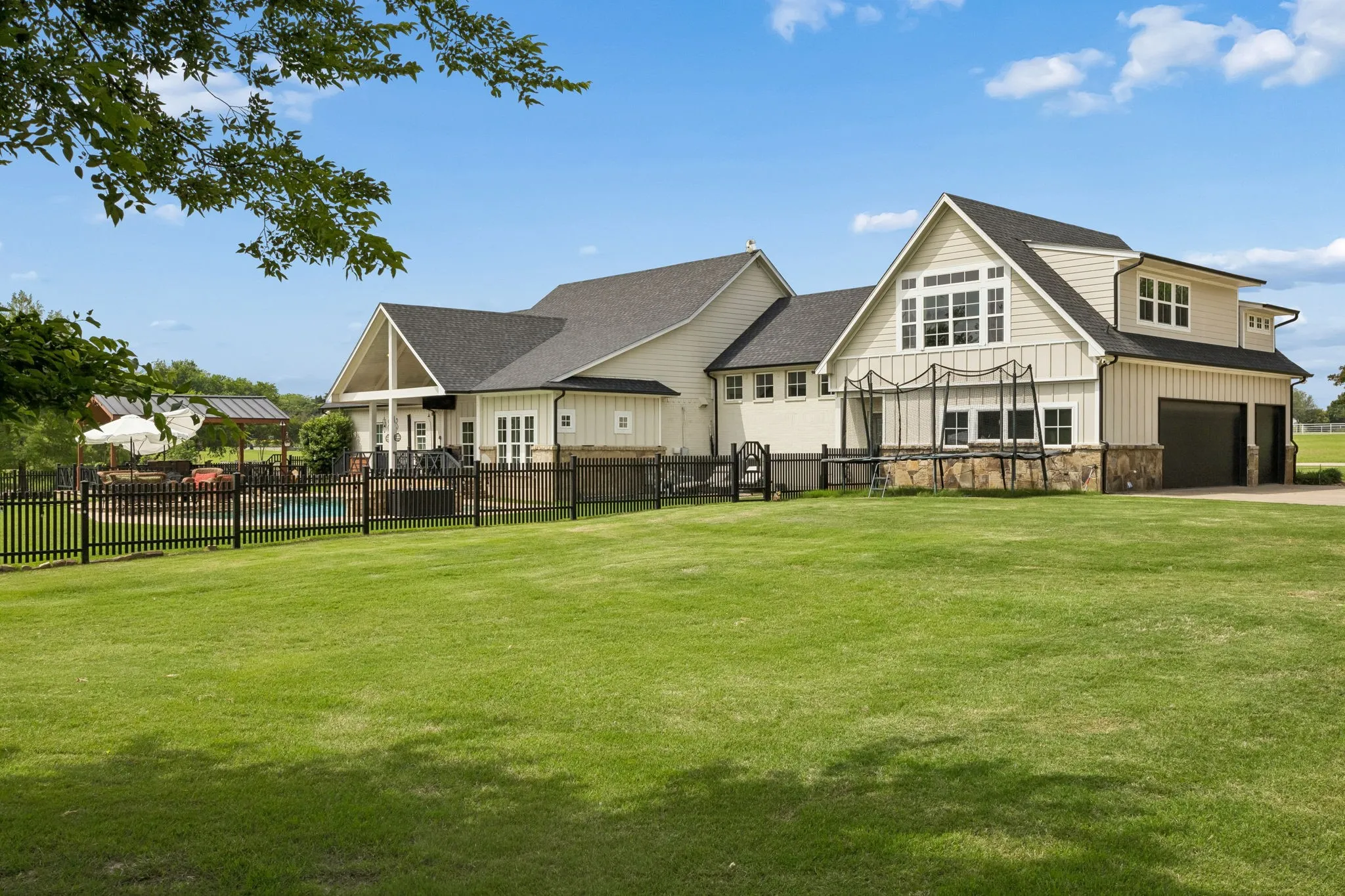 Single Family Residence For Sale in Rockwall County , 1043 Anna Cade Road, Rockwall, Texas 75087, 5 Bedrooms, 5 Bathrooms, 3 Garage spaces, 5,236 Sqft, built in 1994, Price $1,925,000, mls#21257172, Real Estate Agent in Rockwall, Homes For Sale in Rockwall county, Homes For Sale in Rockwall, Realtor in Rockwall Texas, Real Estate Brokerage Independent Realty Texas, Luminita Cordes Realtor