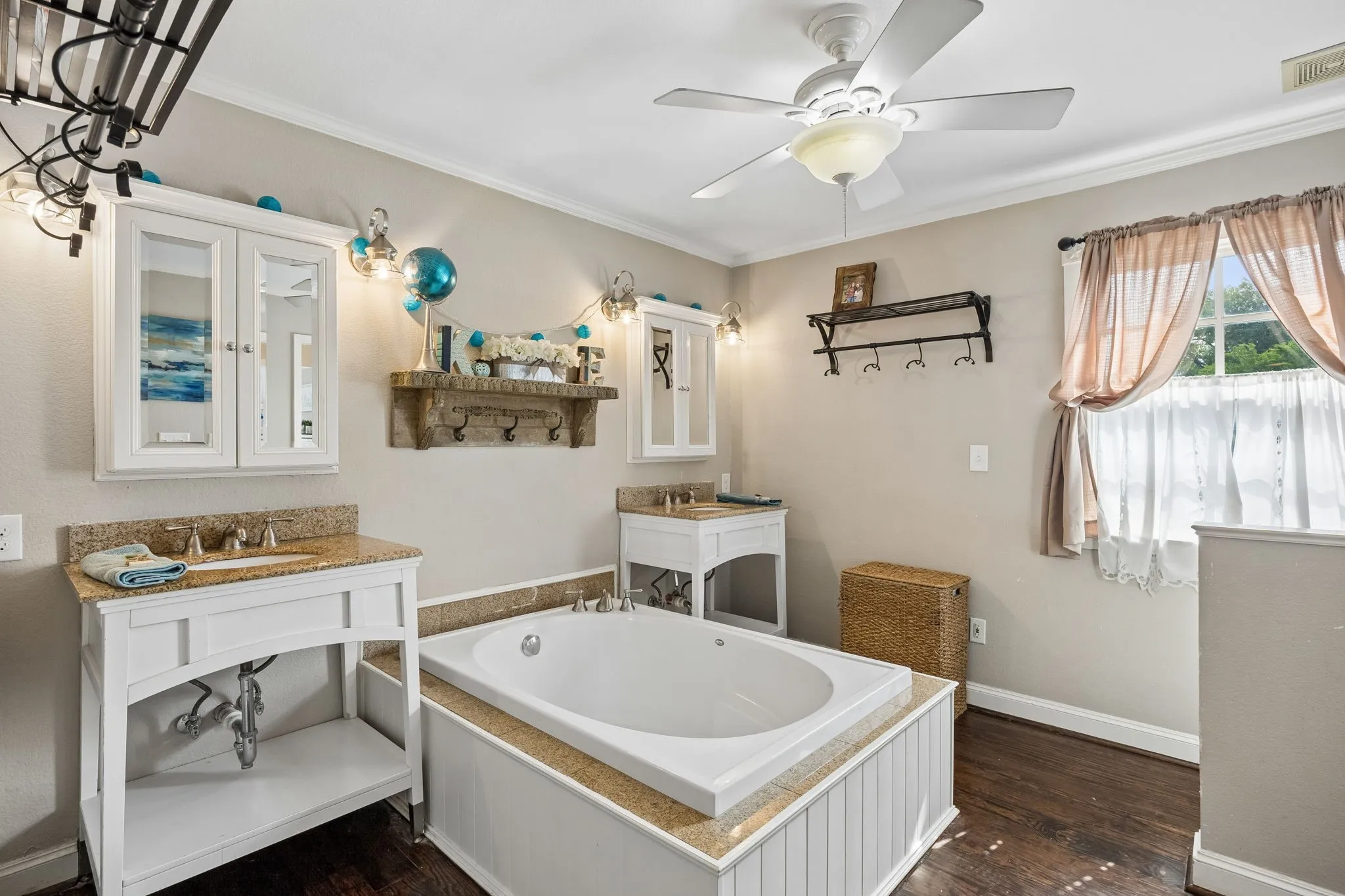 Single Family Residence For Sale in Rockwall County , 1043 Anna Cade Road, Rockwall, Texas 75087, 5 Bedrooms, 5 Bathrooms, 3 Garage spaces, 5,236 Sqft, built in 1994, Price $1,925,000, mls#21257172, Real Estate Agent in Rockwall, Homes For Sale in Rockwall county, Homes For Sale in Rockwall, Realtor in Rockwall Texas, Real Estate Brokerage Independent Realty Texas, Luminita Cordes Realtor