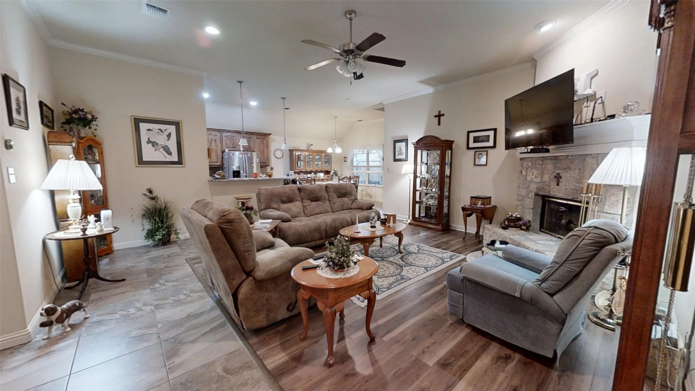Single Family Residence For Sale in Hood County , 109 Donna Circle, Granbury, Texas 76049, 3 Bedroom, 2 Bathroom, 2 Garage spaces, 1,813 Sqft, built in 2015, Preowned, mls#21249026, Real Estate Agent in Granbury, Homes For Sale in Hood county, Homes For Sale in Granbury, Realtor in Granbury Texas, Real Estate Brokerage Independent Realty Texas, Luminita Cordes Realtor