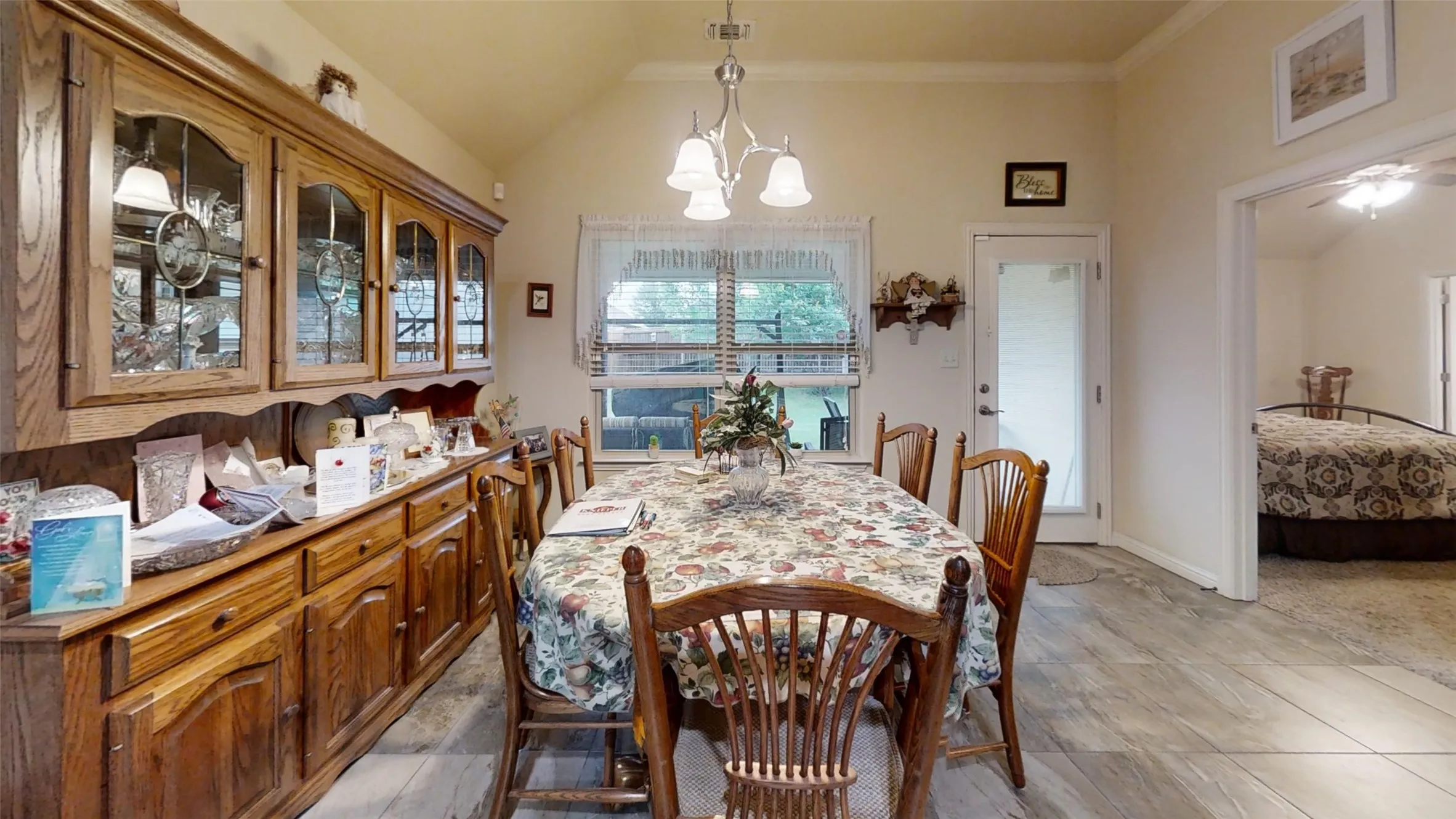 Single Family Residence For Sale in Hood County , 109 Donna Circle, Granbury, Texas 76049, 3 Bedroom, 2 Bathroom, 2 Garage spaces, 1,813 Sqft, built in 2015, Preowned, mls#21249026, Real Estate Agent in Granbury, Homes For Sale in Hood county, Homes For Sale in Granbury, Realtor in Granbury Texas, Real Estate Brokerage Independent Realty Texas, Luminita Cordes Realtor