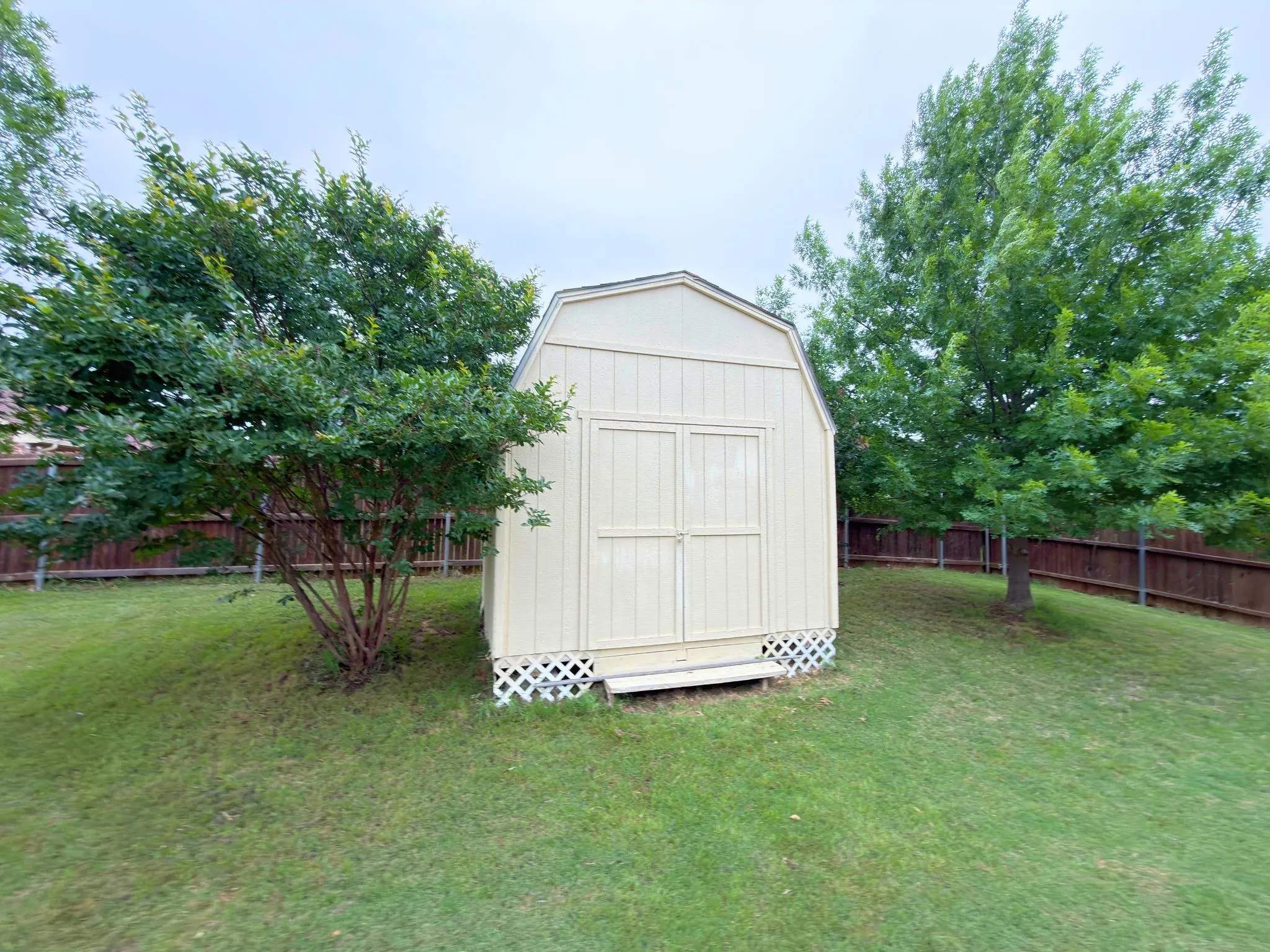 Single Family Residence For Sale in Hood County , 109 Donna Circle, Granbury, Texas 76049, 3 Bedroom, 2 Bathroom, 2 Garage spaces, 1,813 Sqft, built in 2015, Preowned, mls#21249026, Real Estate Agent in Granbury, Homes For Sale in Hood county, Homes For Sale in Granbury, Realtor in Granbury Texas, Real Estate Brokerage Independent Realty Texas, Luminita Cordes Realtor