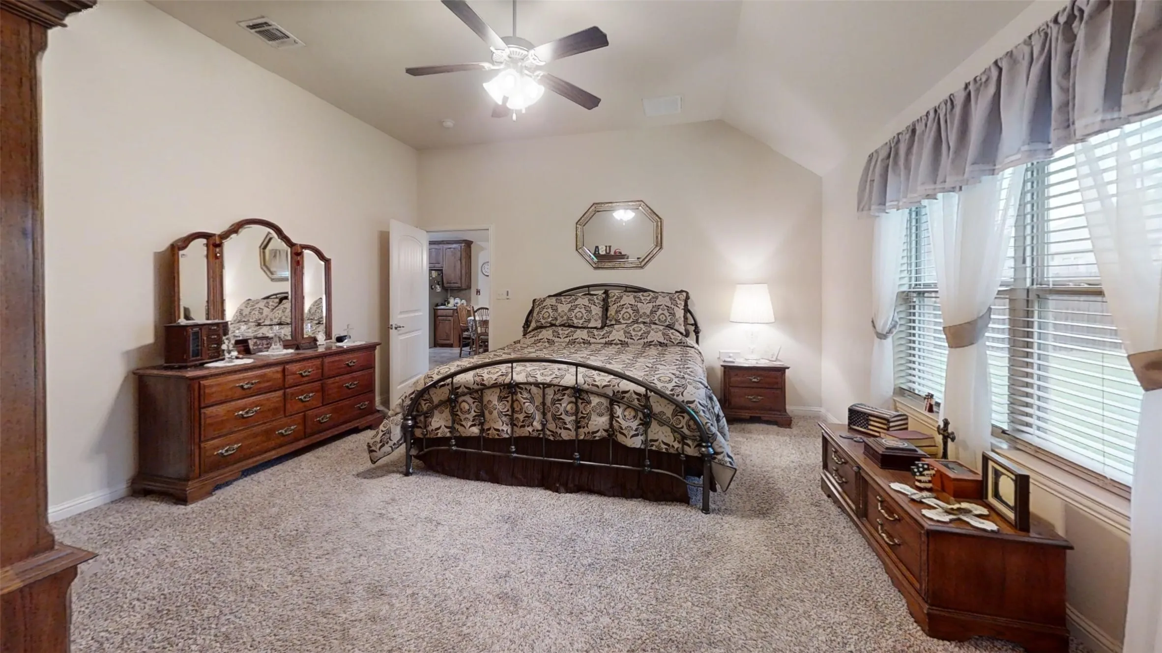 Single Family Residence For Sale in Hood County , 109 Donna Circle, Granbury, Texas 76049, 3 Bedroom, 2 Bathroom, 2 Garage spaces, 1,813 Sqft, built in 2015, Preowned, mls#21249026, Real Estate Agent in Granbury, Homes For Sale in Hood county, Homes For Sale in Granbury, Realtor in Granbury Texas, Real Estate Brokerage Independent Realty Texas, Luminita Cordes Realtor