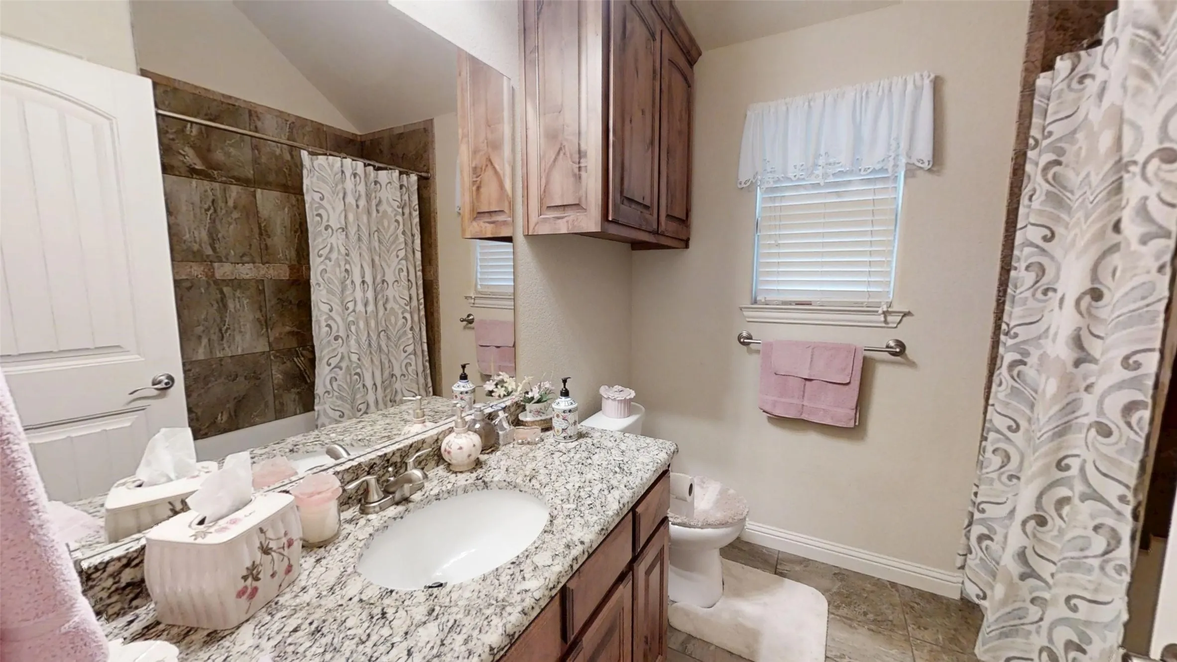 Single Family Residence For Sale in Hood County , 109 Donna Circle, Granbury, Texas 76049, 3 Bedroom, 2 Bathroom, 2 Garage spaces, 1,813 Sqft, built in 2015, Preowned, mls#21249026, Real Estate Agent in Granbury, Homes For Sale in Hood county, Homes For Sale in Granbury, Realtor in Granbury Texas, Real Estate Brokerage Independent Realty Texas, Luminita Cordes Realtor