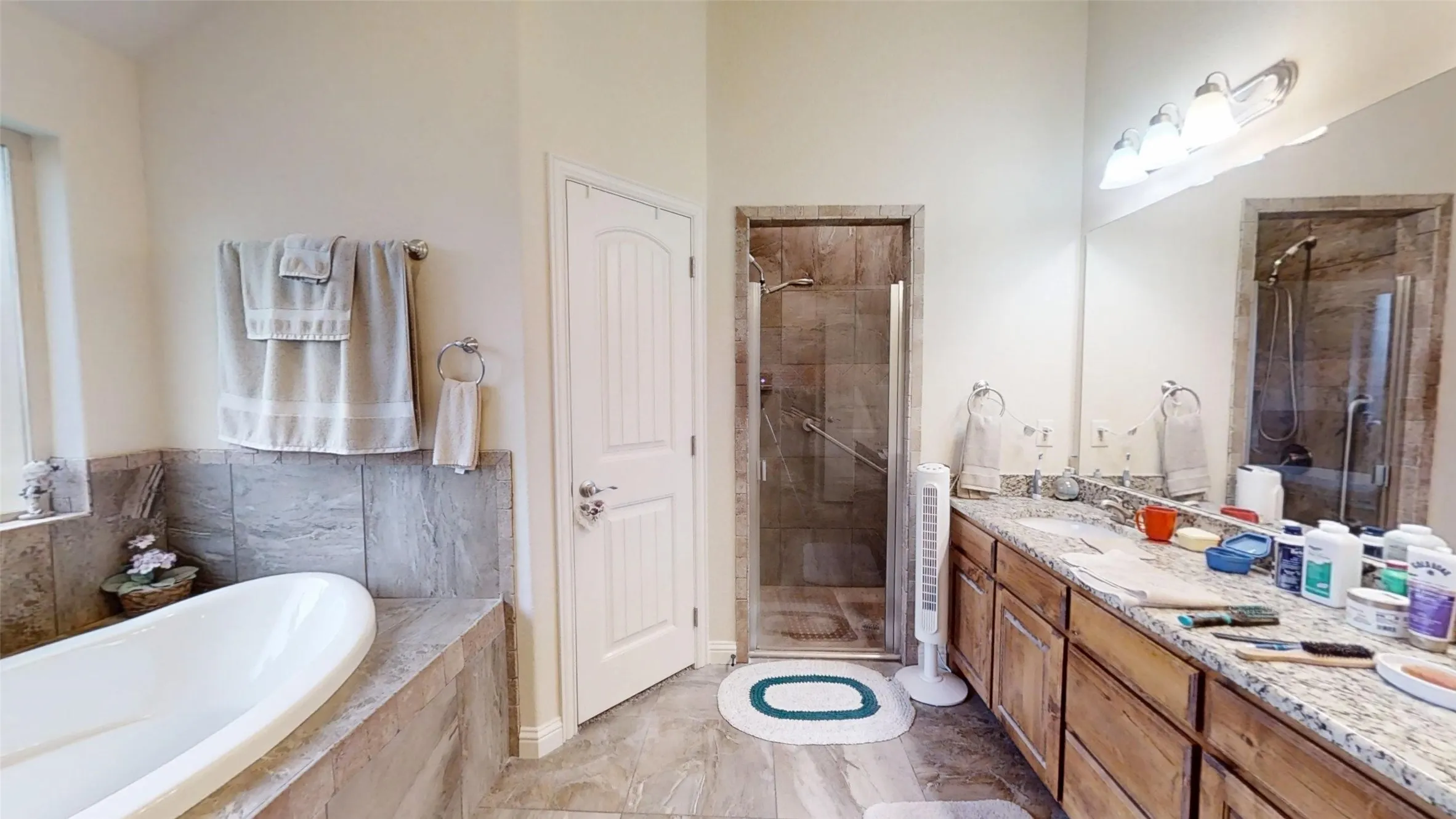 Single Family Residence For Sale in Hood County , 109 Donna Circle, Granbury, Texas 76049, 3 Bedroom, 2 Bathroom, 2 Garage spaces, 1,813 Sqft, built in 2015, Preowned, mls#21249026, Real Estate Agent in Granbury, Homes For Sale in Hood county, Homes For Sale in Granbury, Realtor in Granbury Texas, Real Estate Brokerage Independent Realty Texas, Luminita Cordes Realtor