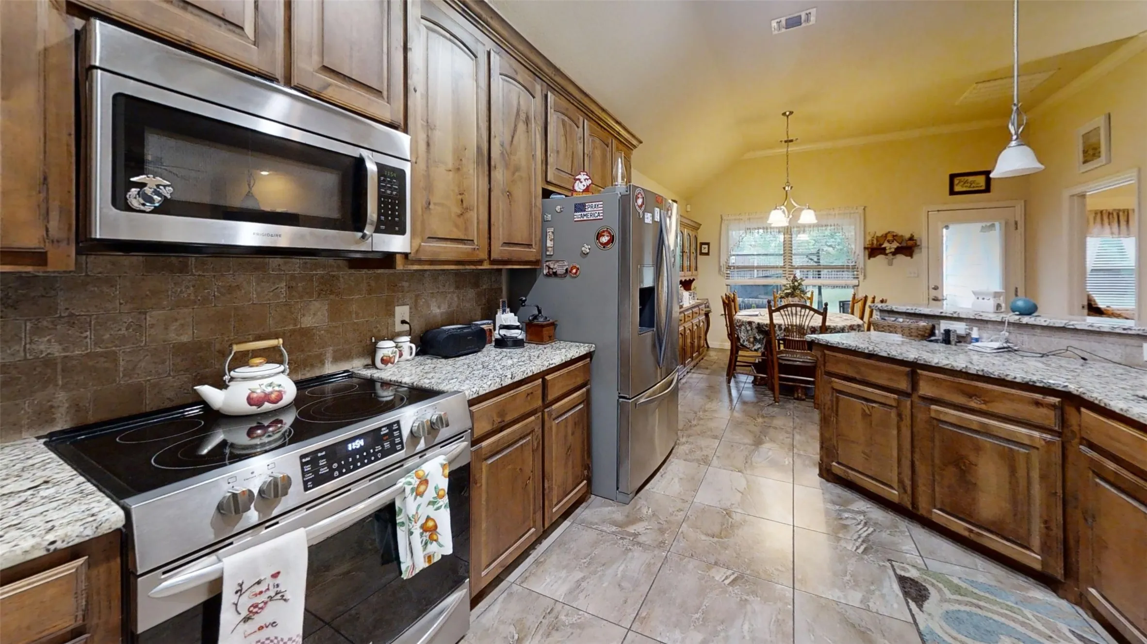 Single Family Residence For Sale in Hood County , 109 Donna Circle, Granbury, Texas 76049, 3 Bedroom, 2 Bathroom, 2 Garage spaces, 1,813 Sqft, built in 2015, Preowned, mls#21249026, Real Estate Agent in Granbury, Homes For Sale in Hood county, Homes For Sale in Granbury, Realtor in Granbury Texas, Real Estate Brokerage Independent Realty Texas, Luminita Cordes Realtor