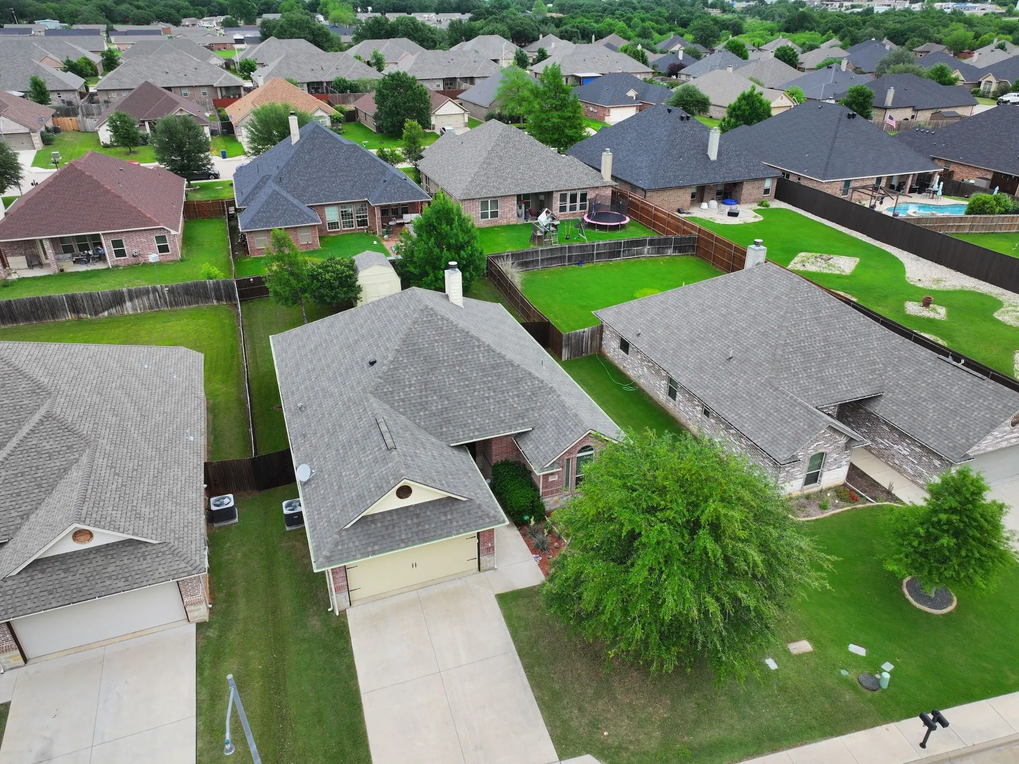 Single Family Residence For Sale in Hood County , 109 Donna Circle, Granbury, Texas 76049, 3 Bedroom, 2 Bathroom, 2 Garage spaces, 1,813 Sqft, built in 2015, Preowned, mls#21249026, Real Estate Agent in Granbury, Homes For Sale in Hood county, Homes For Sale in Granbury, Realtor in Granbury Texas, Real Estate Brokerage Independent Realty Texas, Luminita Cordes Realtor