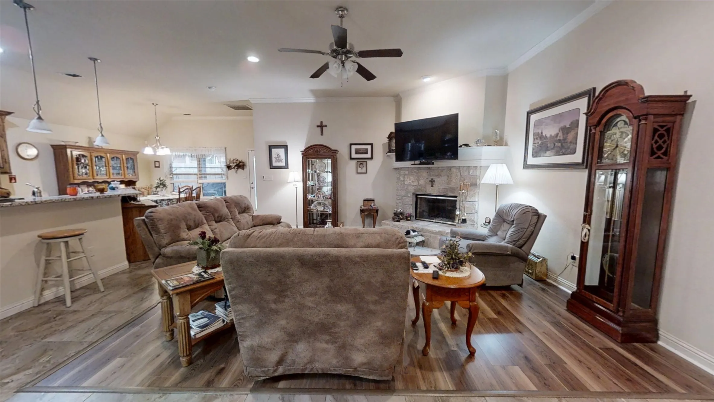 Single Family Residence For Sale in Hood County , 109 Donna Circle, Granbury, Texas 76049, 3 Bedroom, 2 Bathroom, 2 Garage spaces, 1,813 Sqft, built in 2015, Preowned, mls#21249026, Real Estate Agent in Granbury, Homes For Sale in Hood county, Homes For Sale in Granbury, Realtor in Granbury Texas, Real Estate Brokerage Independent Realty Texas, Luminita Cordes Realtor