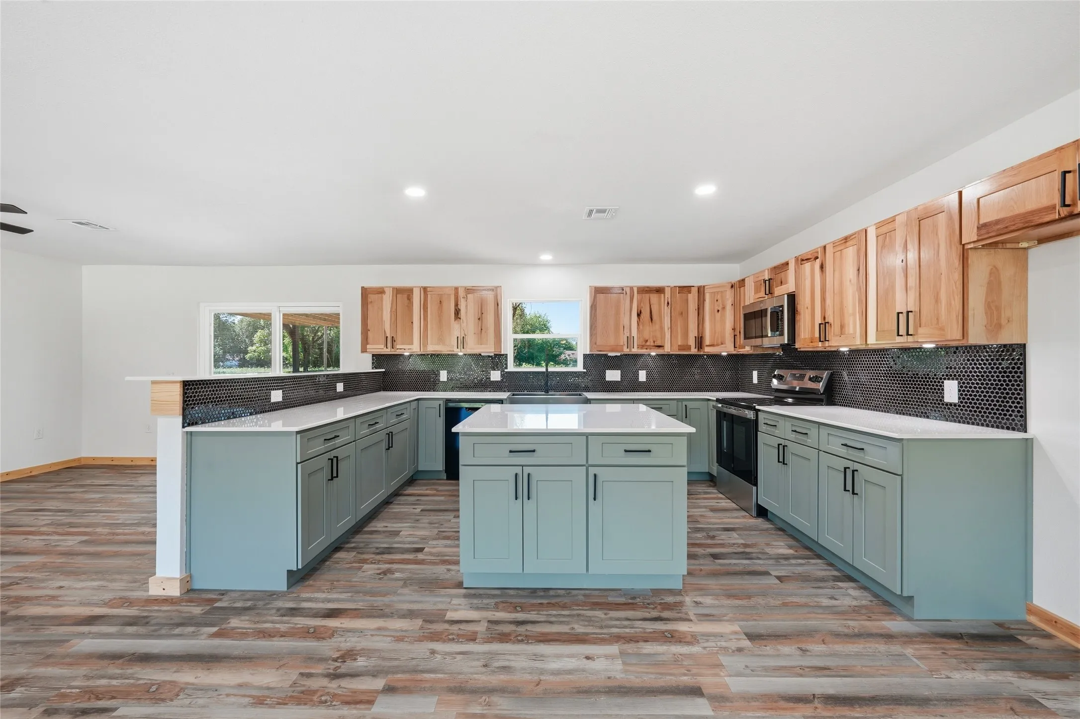 Single Family Residence For Sale in Falls County , 192 County Road 173, Marlin, Texas 76661, 3 Bedroom, 3 Bathroom, 2 Garage spaces, 1,974 Sqft, built in 1974, mls#21257360, Real Estate Agent in Marlin, Homes For Sale in Falls county, Homes For Sale in Marlin, Realtor in Marlin Texas, Real Estate Brokerage Independent Realty Texas, Luminita Cordes Realtor