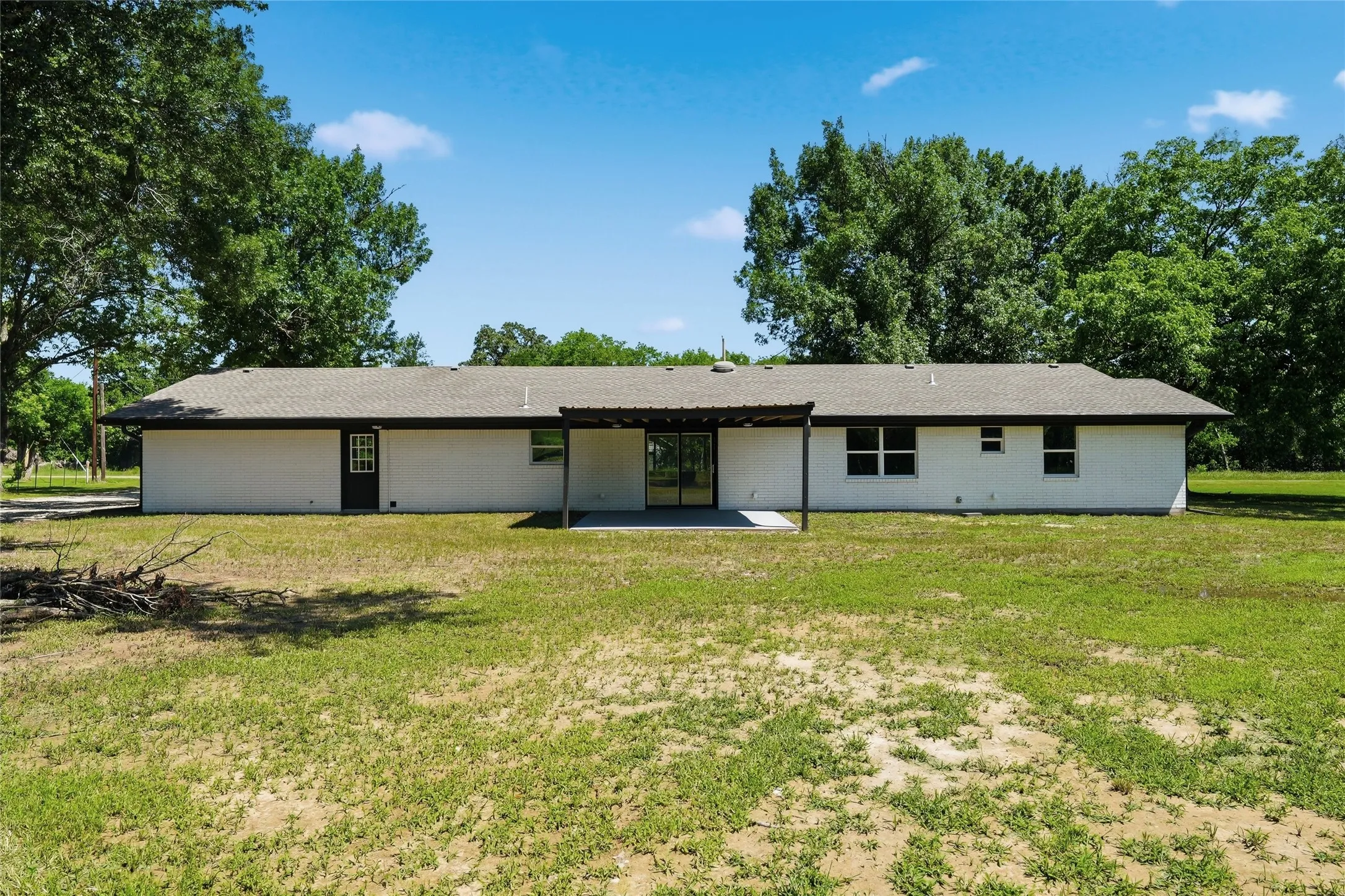 Single Family Residence For Sale in Falls County , 192 County Road 173, Marlin, Texas 76661, 3 Bedroom, 3 Bathroom, 2 Garage spaces, 1,974 Sqft, built in 1974, mls#21257360, Real Estate Agent in Marlin, Homes For Sale in Falls county, Homes For Sale in Marlin, Realtor in Marlin Texas, Real Estate Brokerage Independent Realty Texas, Luminita Cordes Realtor