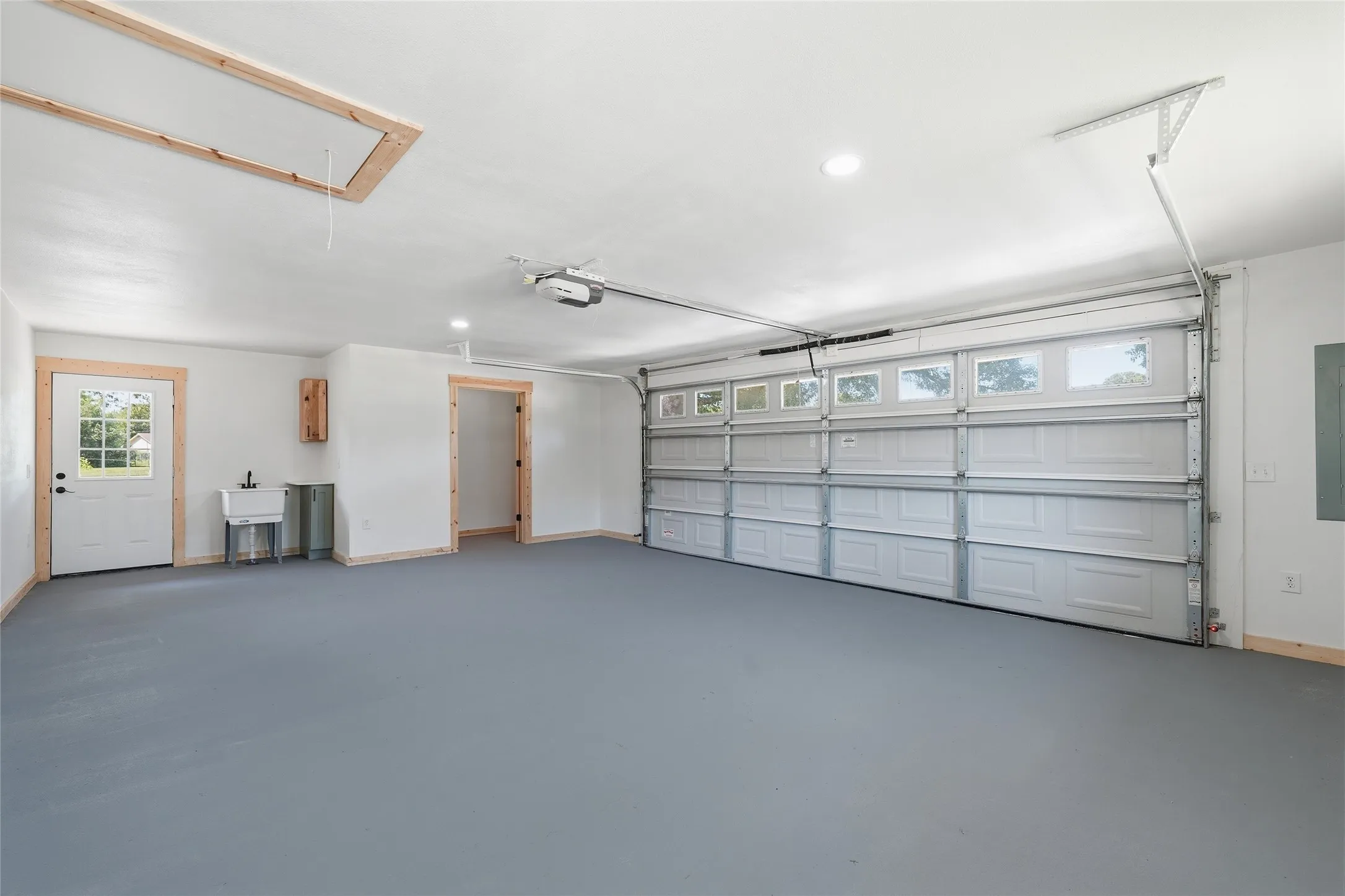 Single Family Residence For Sale in Falls County , 192 County Road 173, Marlin, Texas 76661, 3 Bedroom, 3 Bathroom, 2 Garage spaces, 1,974 Sqft, built in 1974, mls#21257360, Real Estate Agent in Marlin, Homes For Sale in Falls county, Homes For Sale in Marlin, Realtor in Marlin Texas, Real Estate Brokerage Independent Realty Texas, Luminita Cordes Realtor