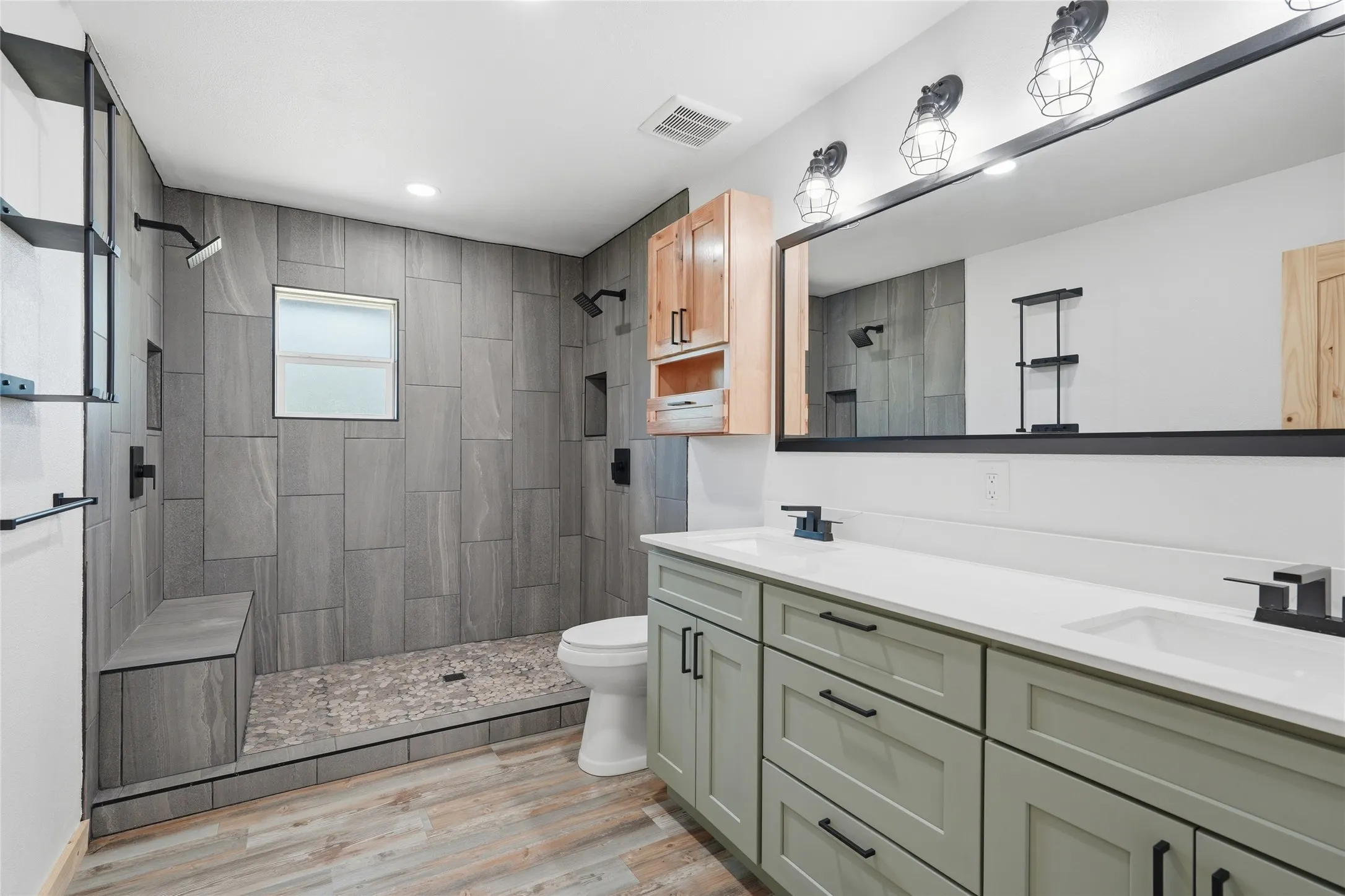 Single Family Residence For Sale in Falls County , 192 County Road 173, Marlin, Texas 76661, 3 Bedroom, 3 Bathroom, 2 Garage spaces, 1,974 Sqft, built in 1974, mls#21257360, Real Estate Agent in Marlin, Homes For Sale in Falls county, Homes For Sale in Marlin, Realtor in Marlin Texas, Real Estate Brokerage Independent Realty Texas, Luminita Cordes Realtor