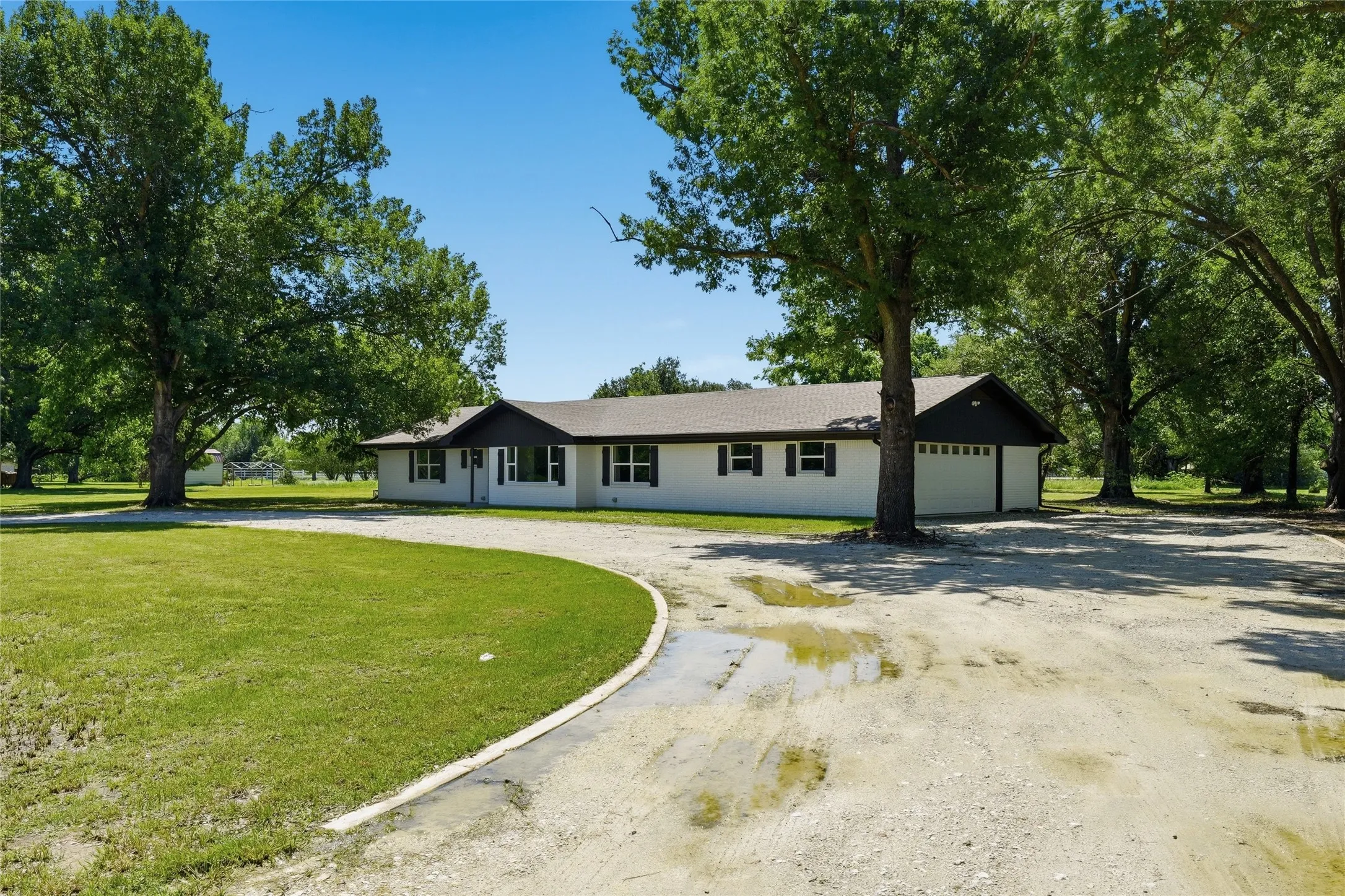 Single Family Residence For Sale in Falls County , 192 County Road 173, Marlin, Texas 76661, 3 Bedroom, 3 Bathroom, 2 Garage spaces, 1,974 Sqft, built in 1974, mls#21257360, Real Estate Agent in Marlin, Homes For Sale in Falls county, Homes For Sale in Marlin, Realtor in Marlin Texas, Real Estate Brokerage Independent Realty Texas, Luminita Cordes Realtor