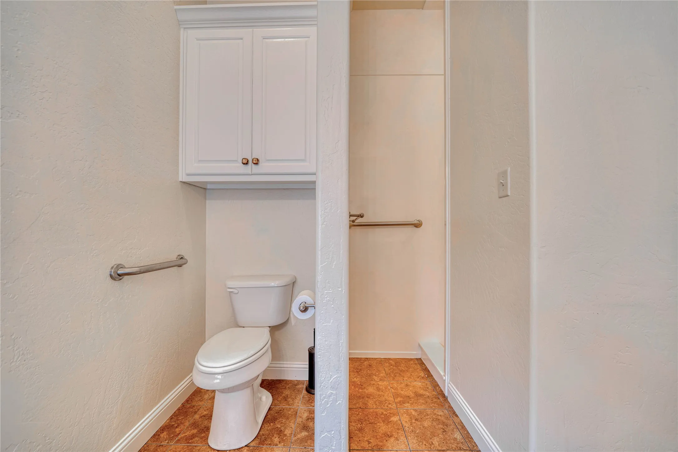 Single Family Residence For Sale in Franklin (TX) County , 15 W Elmwood Corner, Mount Vernon, Texas 75457, 2 Bedroom, 2 Bathroom, 3 Garage spaces, 2,725 Sqft, built in 2007, mls#21251236, Real Estate Agent in Mount Vernon, Homes For Sale in Franklin (TX) county, Homes For Sale in Mount Vernon, Realtor in Mount Vernon Texas, Real Estate Brokerage Independent Realty Texas, Luminita Cordes Realtor