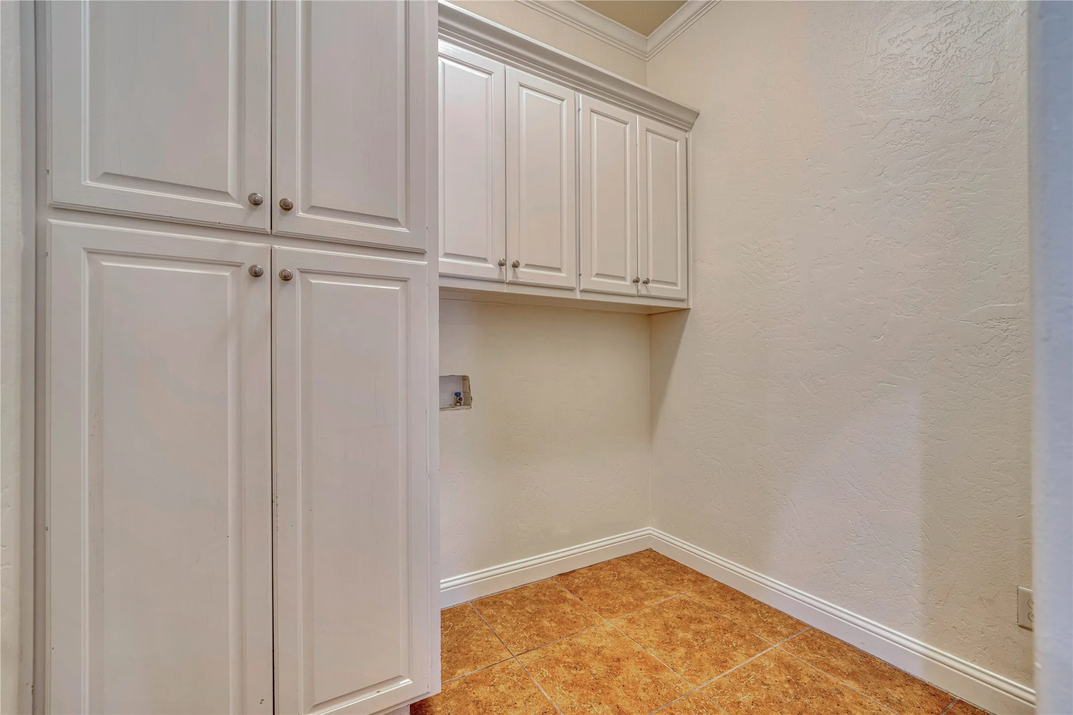 Single Family Residence For Sale in Franklin (TX) County , 15 W Elmwood Corner, Mount Vernon, Texas 75457, 2 Bedroom, 2 Bathroom, 3 Garage spaces, 2,725 Sqft, built in 2007, mls#21251236, Real Estate Agent in Mount Vernon, Homes For Sale in Franklin (TX) county, Homes For Sale in Mount Vernon, Realtor in Mount Vernon Texas, Real Estate Brokerage Independent Realty Texas, Luminita Cordes Realtor