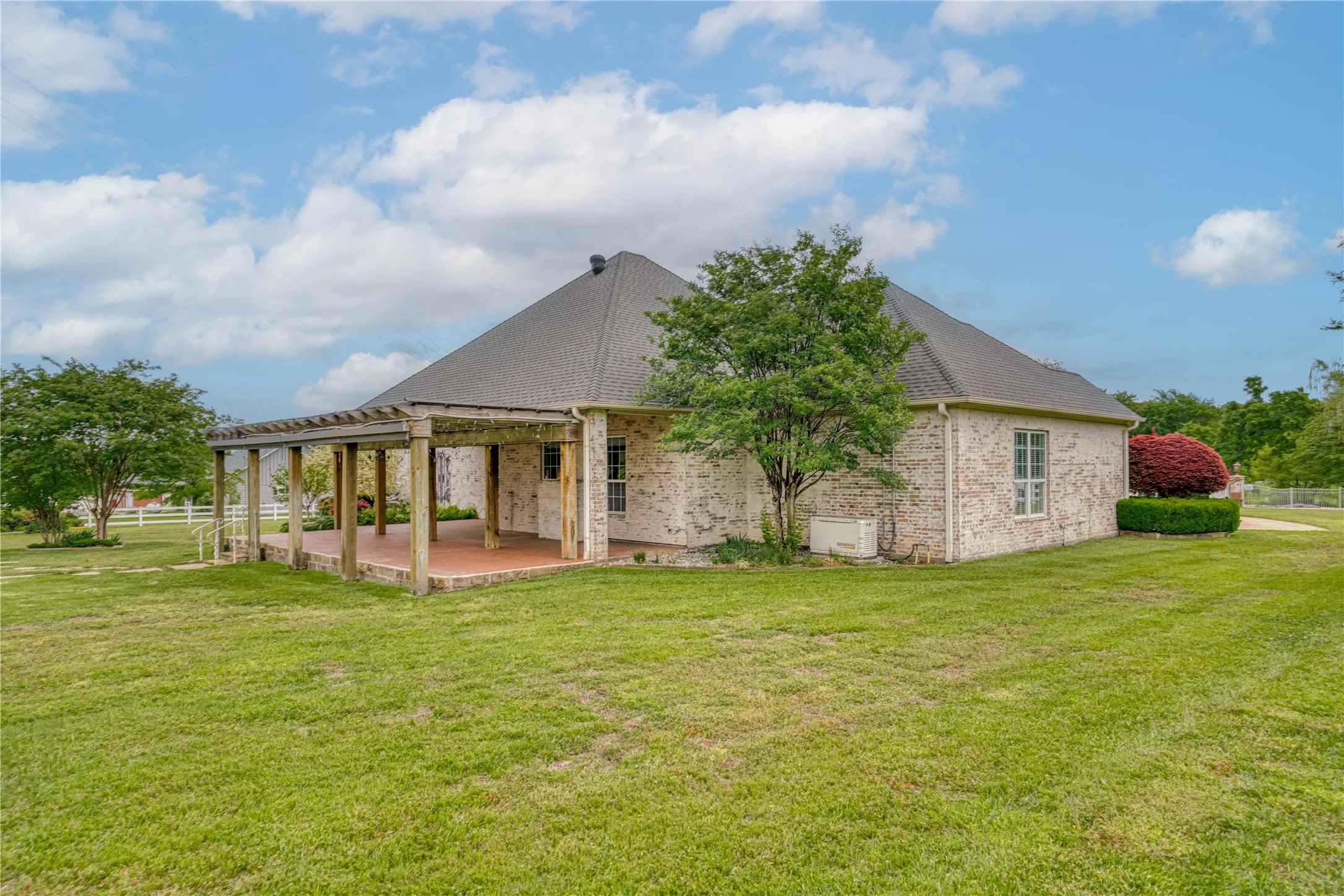 Single Family Residence For Sale in Franklin (TX) County , 15 W Elmwood Corner, Mount Vernon, Texas 75457, 2 Bedroom, 2 Bathroom, 3 Garage spaces, 2,725 Sqft, built in 2007, mls#21251236, Real Estate Agent in Mount Vernon, Homes For Sale in Franklin (TX) county, Homes For Sale in Mount Vernon, Realtor in Mount Vernon Texas, Real Estate Brokerage Independent Realty Texas, Luminita Cordes Realtor