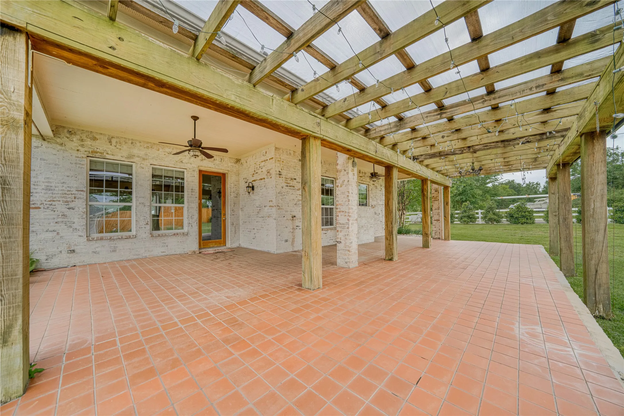 Single Family Residence For Sale in Franklin (TX) County , 15 W Elmwood Corner, Mount Vernon, Texas 75457, 2 Bedroom, 2 Bathroom, 3 Garage spaces, 2,725 Sqft, built in 2007, mls#21251236, Real Estate Agent in Mount Vernon, Homes For Sale in Franklin (TX) county, Homes For Sale in Mount Vernon, Realtor in Mount Vernon Texas, Real Estate Brokerage Independent Realty Texas, Luminita Cordes Realtor