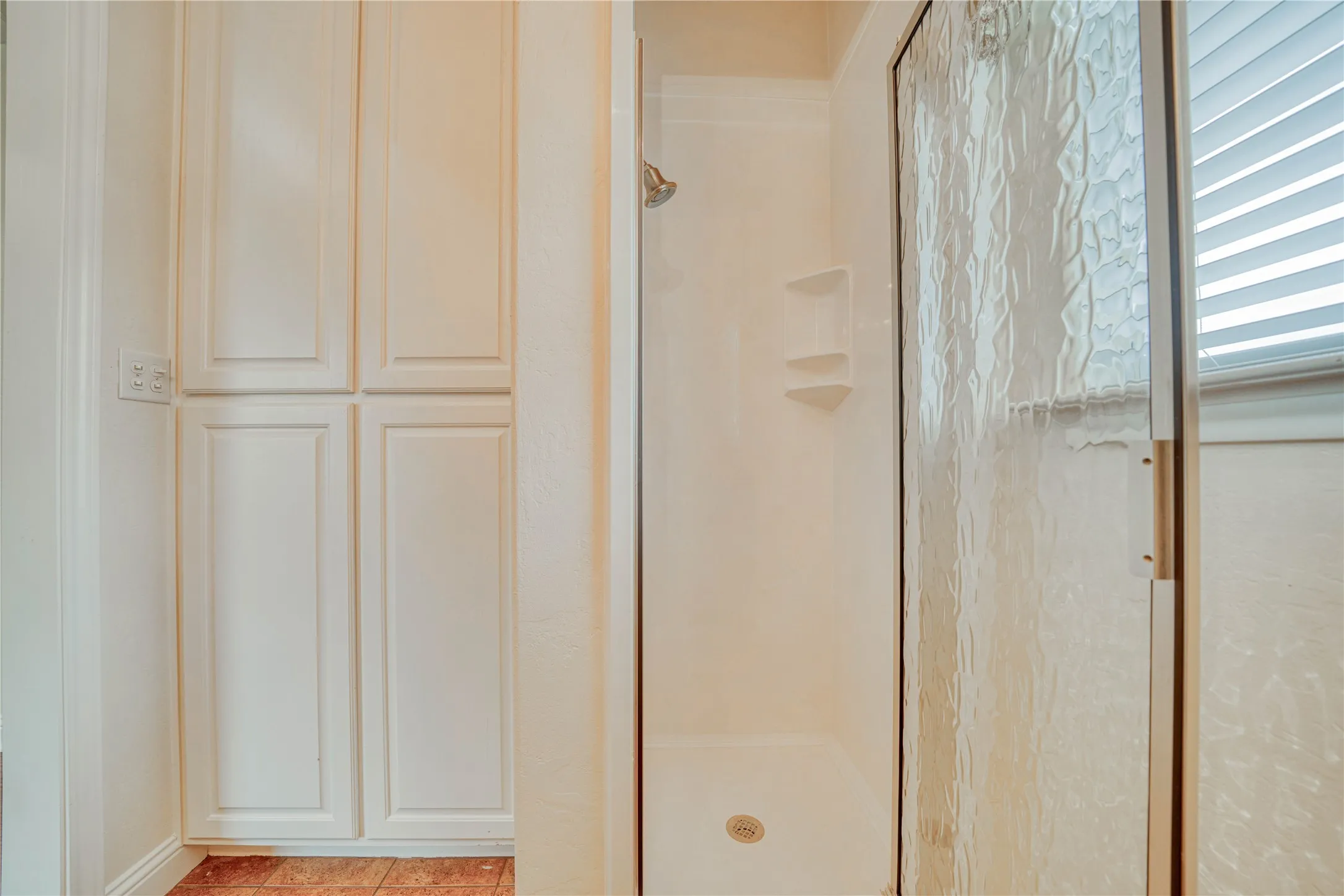 Single Family Residence For Sale in Franklin (TX) County , 15 W Elmwood Corner, Mount Vernon, Texas 75457, 2 Bedroom, 2 Bathroom, 3 Garage spaces, 2,725 Sqft, built in 2007, mls#21251236, Real Estate Agent in Mount Vernon, Homes For Sale in Franklin (TX) county, Homes For Sale in Mount Vernon, Realtor in Mount Vernon Texas, Real Estate Brokerage Independent Realty Texas, Luminita Cordes Realtor