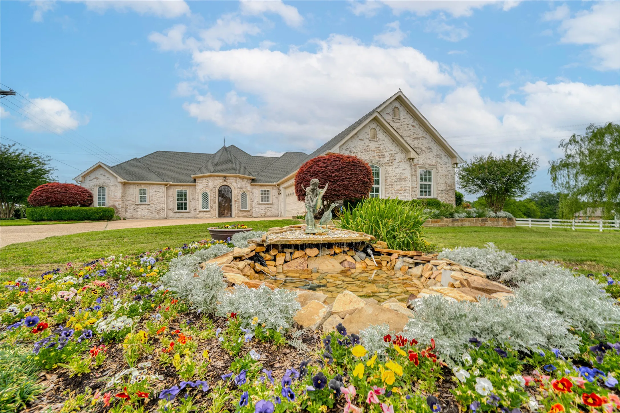 Single Family Residence For Sale in Franklin (TX) County , 15 W Elmwood Corner, Mount Vernon, Texas 75457, 2 Bedroom, 2 Bathroom, 3 Garage spaces, 2,725 Sqft, built in 2007, mls#21251236, Real Estate Agent in Mount Vernon, Homes For Sale in Franklin (TX) county, Homes For Sale in Mount Vernon, Realtor in Mount Vernon Texas, Real Estate Brokerage Independent Realty Texas, Luminita Cordes Realtor