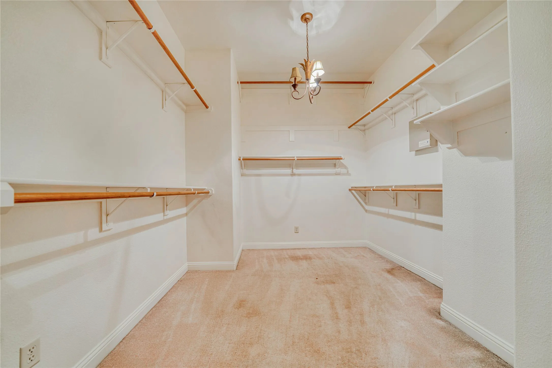 Single Family Residence For Sale in Franklin (TX) County , 15 W Elmwood Corner, Mount Vernon, Texas 75457, 2 Bedroom, 2 Bathroom, 3 Garage spaces, 2,725 Sqft, built in 2007, mls#21251236, Real Estate Agent in Mount Vernon, Homes For Sale in Franklin (TX) county, Homes For Sale in Mount Vernon, Realtor in Mount Vernon Texas, Real Estate Brokerage Independent Realty Texas, Luminita Cordes Realtor