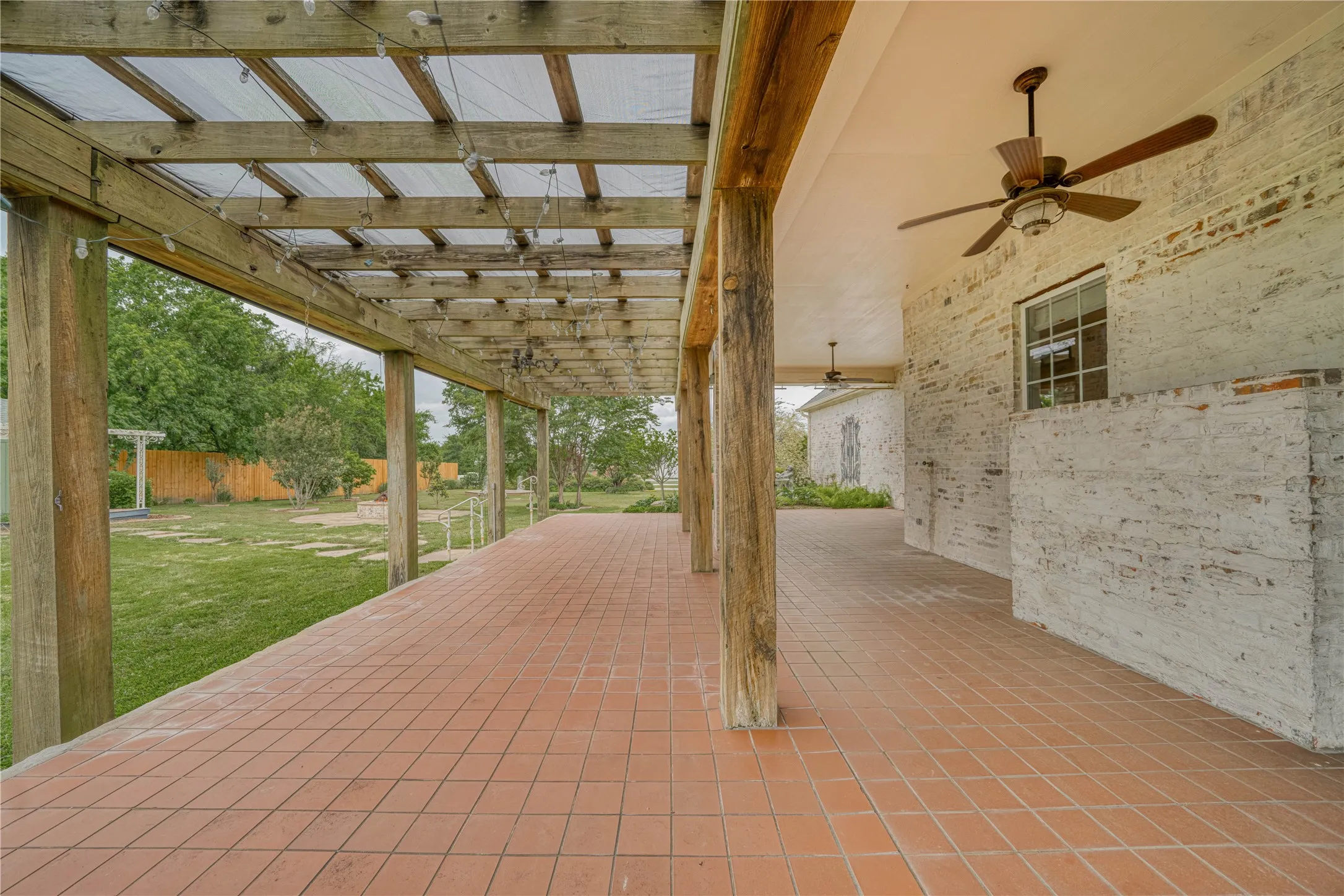 Single Family Residence For Sale in Franklin (TX) County , 15 W Elmwood Corner, Mount Vernon, Texas 75457, 2 Bedroom, 2 Bathroom, 3 Garage spaces, 2,725 Sqft, built in 2007, mls#21251236, Real Estate Agent in Mount Vernon, Homes For Sale in Franklin (TX) county, Homes For Sale in Mount Vernon, Realtor in Mount Vernon Texas, Real Estate Brokerage Independent Realty Texas, Luminita Cordes Realtor