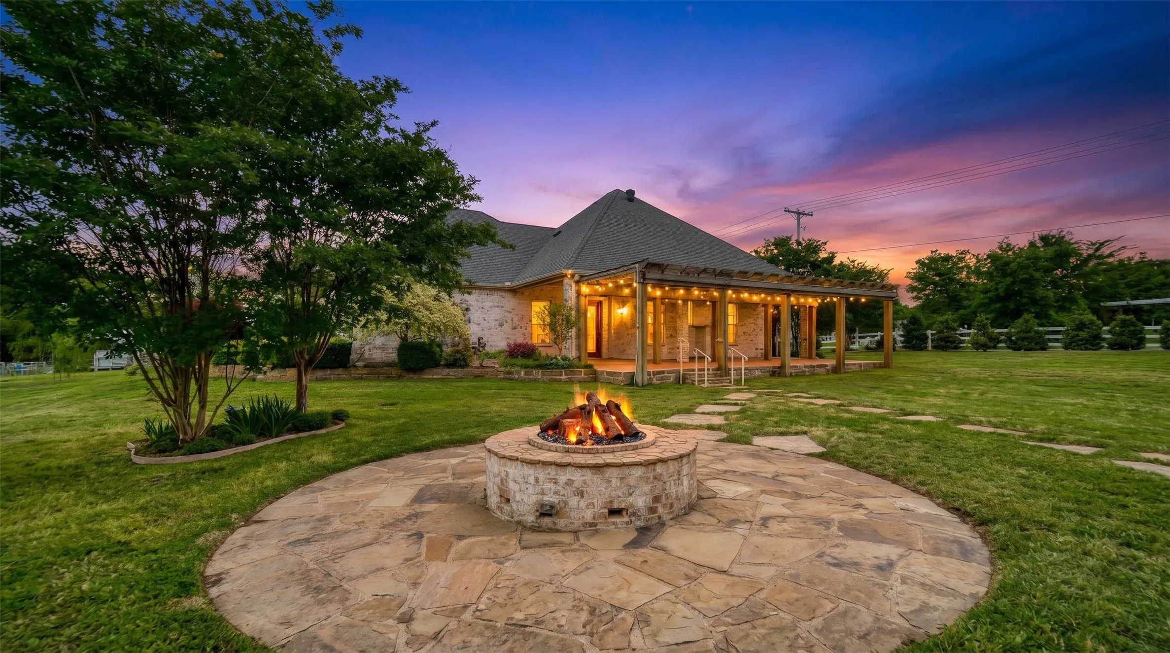 Single Family Residence For Sale in Franklin (TX) County , 15 W Elmwood Corner, Mount Vernon, Texas 75457, 2 Bedroom, 2 Bathroom, 3 Garage spaces, 2,725 Sqft, built in 2007, mls#21251236, Real Estate Agent in Mount Vernon, Homes For Sale in Franklin (TX) county, Homes For Sale in Mount Vernon, Realtor in Mount Vernon Texas, Real Estate Brokerage Independent Realty Texas, Luminita Cordes Realtor