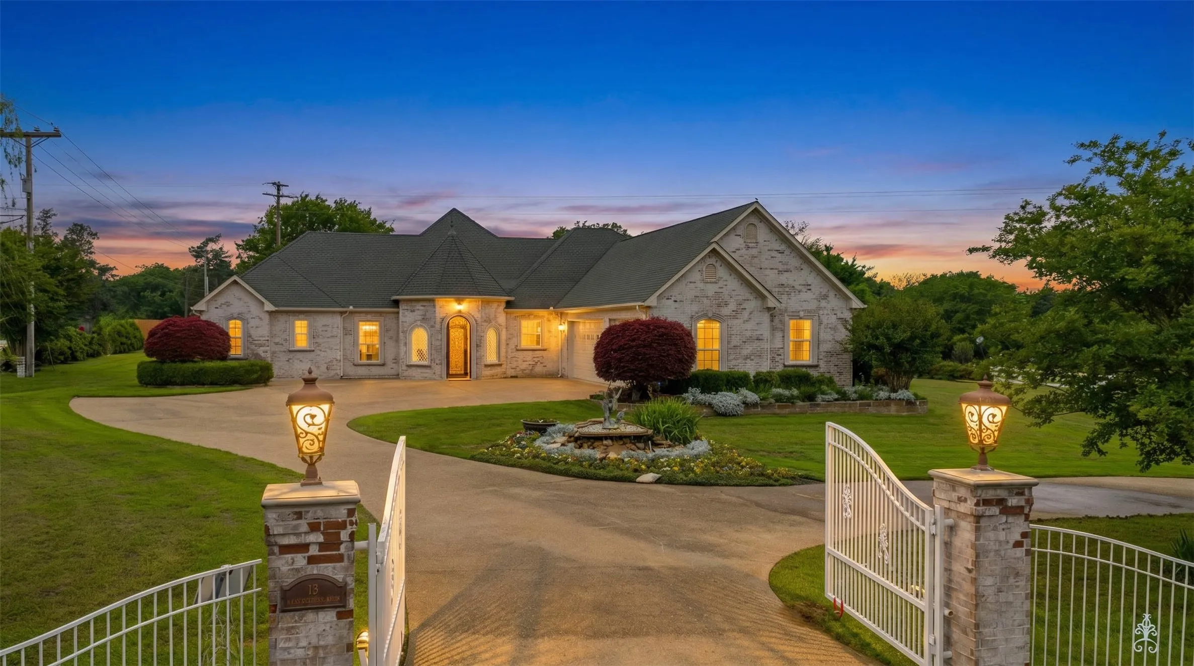 Single Family Residence For Sale in Franklin (TX) County , 15 W Elmwood Corner, Mount Vernon, Texas 75457, 2 Bedroom, 2 Bathroom, 3 Garage spaces, 2,725 Sqft, built in 2007, mls#21251236, Real Estate Agent in Mount Vernon, Homes For Sale in Franklin (TX) county, Homes For Sale in Mount Vernon, Realtor in Mount Vernon Texas, Real Estate Brokerage Independent Realty Texas, Luminita Cordes Realtor