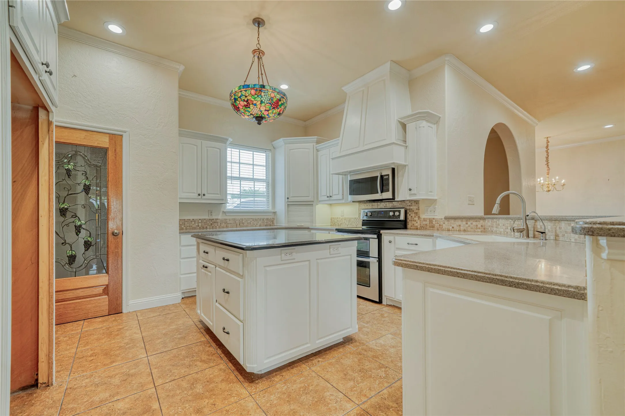 Single Family Residence For Sale in Franklin (TX) County , 15 W Elmwood Corner, Mount Vernon, Texas 75457, 2 Bedroom, 2 Bathroom, 3 Garage spaces, 2,725 Sqft, built in 2007, mls#21251236, Real Estate Agent in Mount Vernon, Homes For Sale in Franklin (TX) county, Homes For Sale in Mount Vernon, Realtor in Mount Vernon Texas, Real Estate Brokerage Independent Realty Texas, Luminita Cordes Realtor