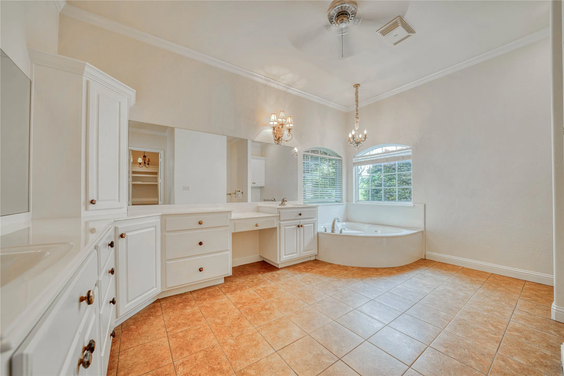 Single Family Residence For Sale in Franklin (TX) County , 15 W Elmwood Corner, Mount Vernon, Texas 75457, 2 Bedroom, 2 Bathroom, 3 Garage spaces, 2,725 Sqft, built in 2007, mls#21251236, Real Estate Agent in Mount Vernon, Homes For Sale in Franklin (TX) county, Homes For Sale in Mount Vernon, Realtor in Mount Vernon Texas, Real Estate Brokerage Independent Realty Texas, Luminita Cordes Realtor