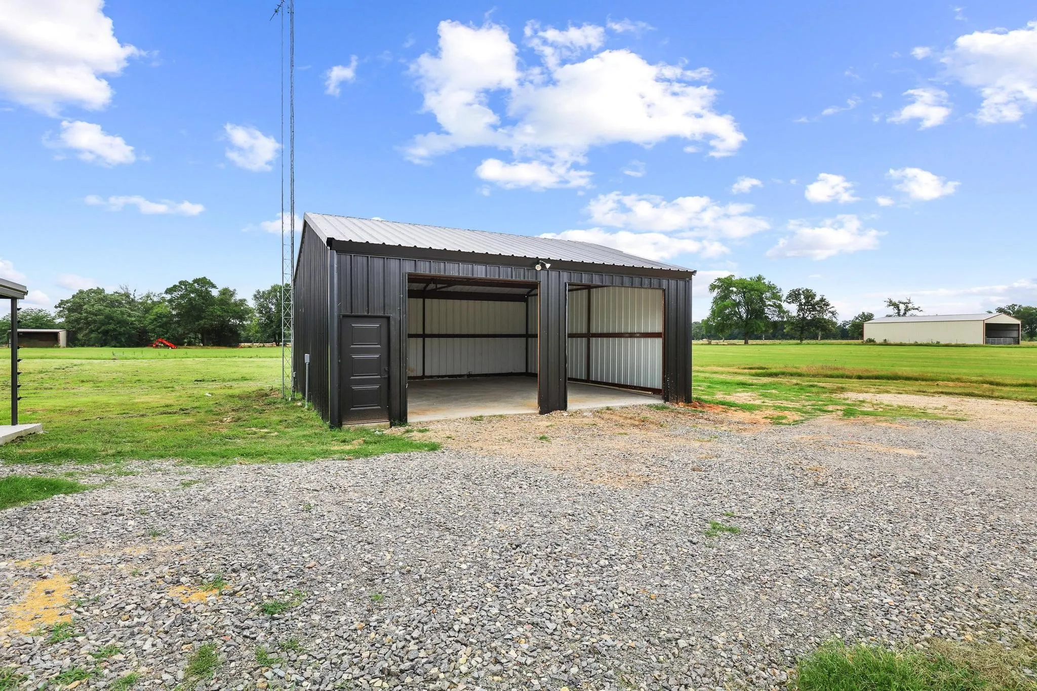 Single Family Residence For Sale in Fannin County , 1250 County Road 2280, Telephone, Texas 75488, 5 Bedroom, 2 Bathroom, Garage spaces, 2,296 Sqft, built in 2011, mls#21257127, Real Estate Agent in Telephone, Homes For Sale in Fannin county, Homes For Sale in Telephone, Realtor in Telephone Texas, Real Estate Brokerage Independent Realty Texas, Luminita Cordes Realtor