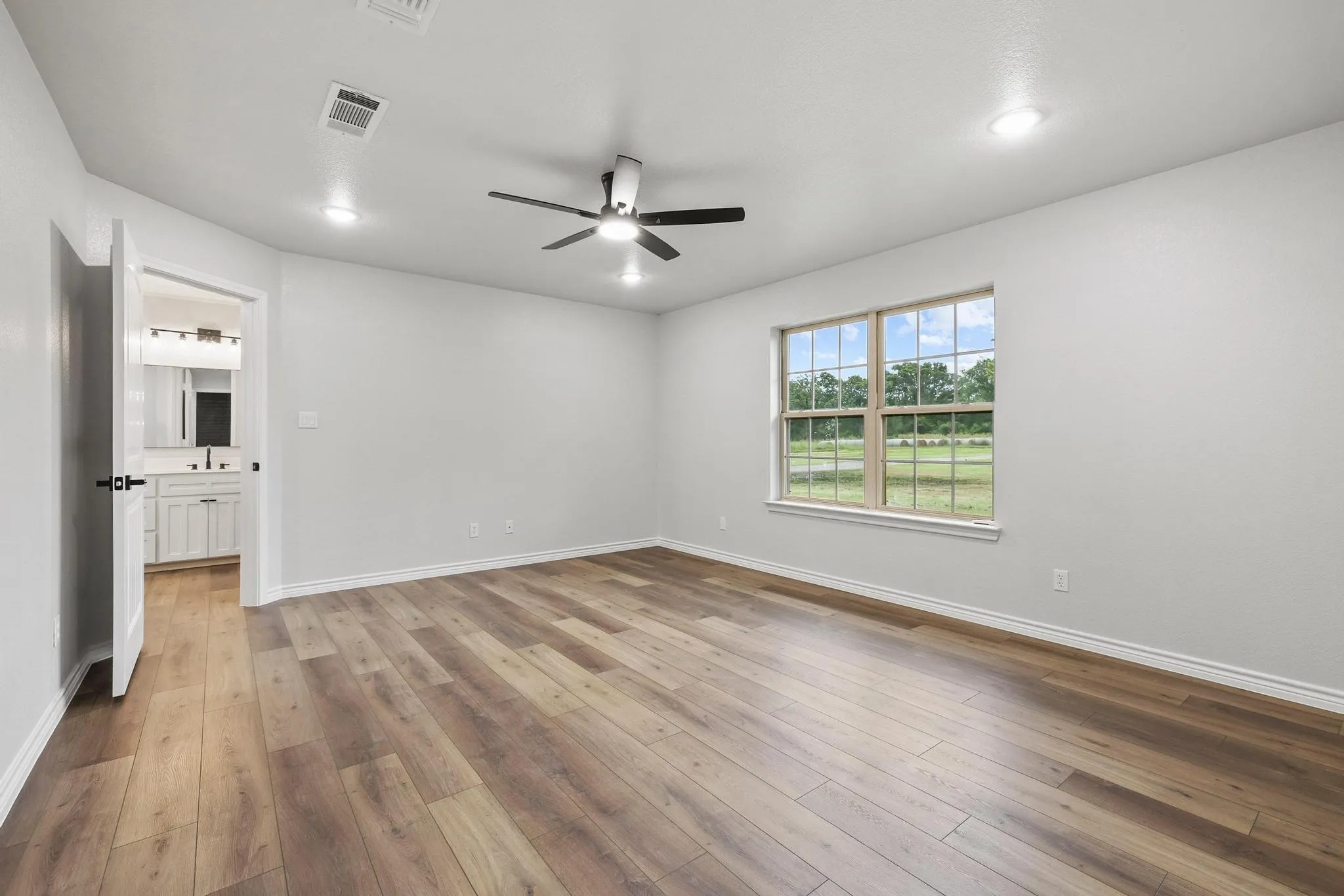 Single Family Residence For Sale in Fannin County , 1250 County Road 2280, Telephone, Texas 75488, 5 Bedroom, 2 Bathroom, Garage spaces, 2,296 Sqft, built in 2011, mls#21257127, Real Estate Agent in Telephone, Homes For Sale in Fannin county, Homes For Sale in Telephone, Realtor in Telephone Texas, Real Estate Brokerage Independent Realty Texas, Luminita Cordes Realtor