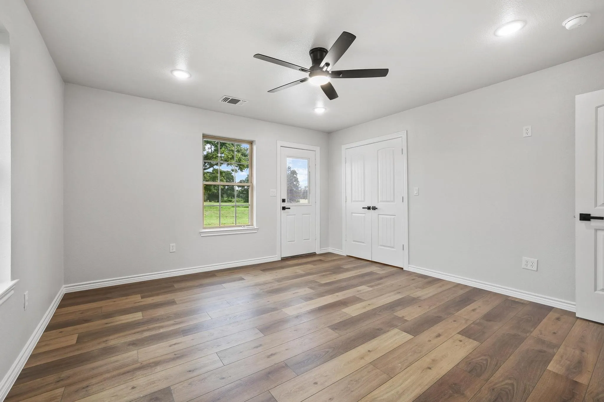 Single Family Residence For Sale in Fannin County , 1250 County Road 2280, Telephone, Texas 75488, 5 Bedroom, 2 Bathroom, Garage spaces, 2,296 Sqft, built in 2011, mls#21257127, Real Estate Agent in Telephone, Homes For Sale in Fannin county, Homes For Sale in Telephone, Realtor in Telephone Texas, Real Estate Brokerage Independent Realty Texas, Luminita Cordes Realtor