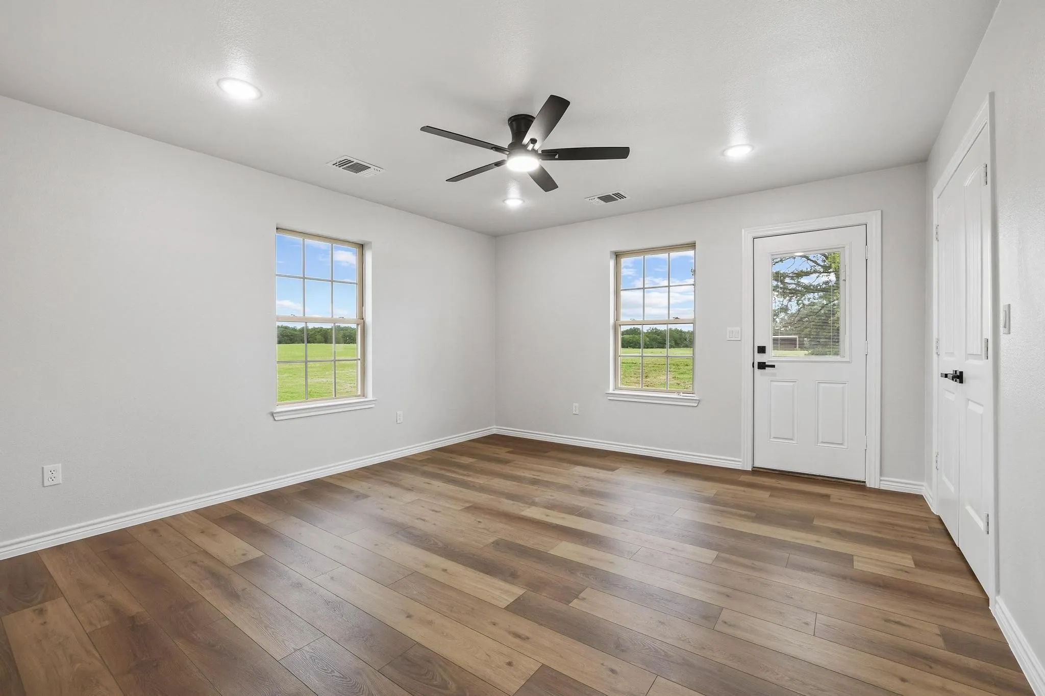 Single Family Residence For Sale in Fannin County , 1250 County Road 2280, Telephone, Texas 75488, 5 Bedroom, 2 Bathroom, Garage spaces, 2,296 Sqft, built in 2011, mls#21257127, Real Estate Agent in Telephone, Homes For Sale in Fannin county, Homes For Sale in Telephone, Realtor in Telephone Texas, Real Estate Brokerage Independent Realty Texas, Luminita Cordes Realtor