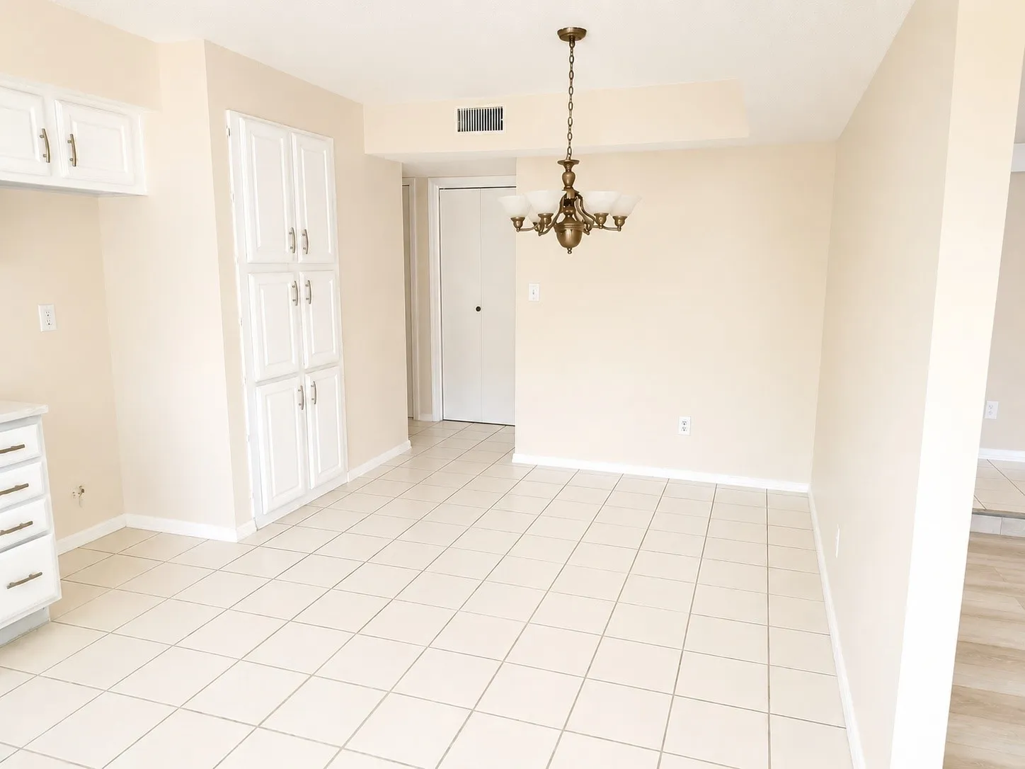 Single Family Residence For Sale in Collin County , 2504 Royal Oaks Drive, Plano, Texas 75074, 3 Bedroom, 2 Bathroom, 2 Garage spaces, 1,504 Sqft, built in 1984, mls#21257388, Real Estate Agent in Plano, Homes For Sale in Collin county, Homes For Sale in Plano, Realtor in Plano Texas, Real Estate Brokerage Independent Realty Texas, Luminita Cordes Realtor