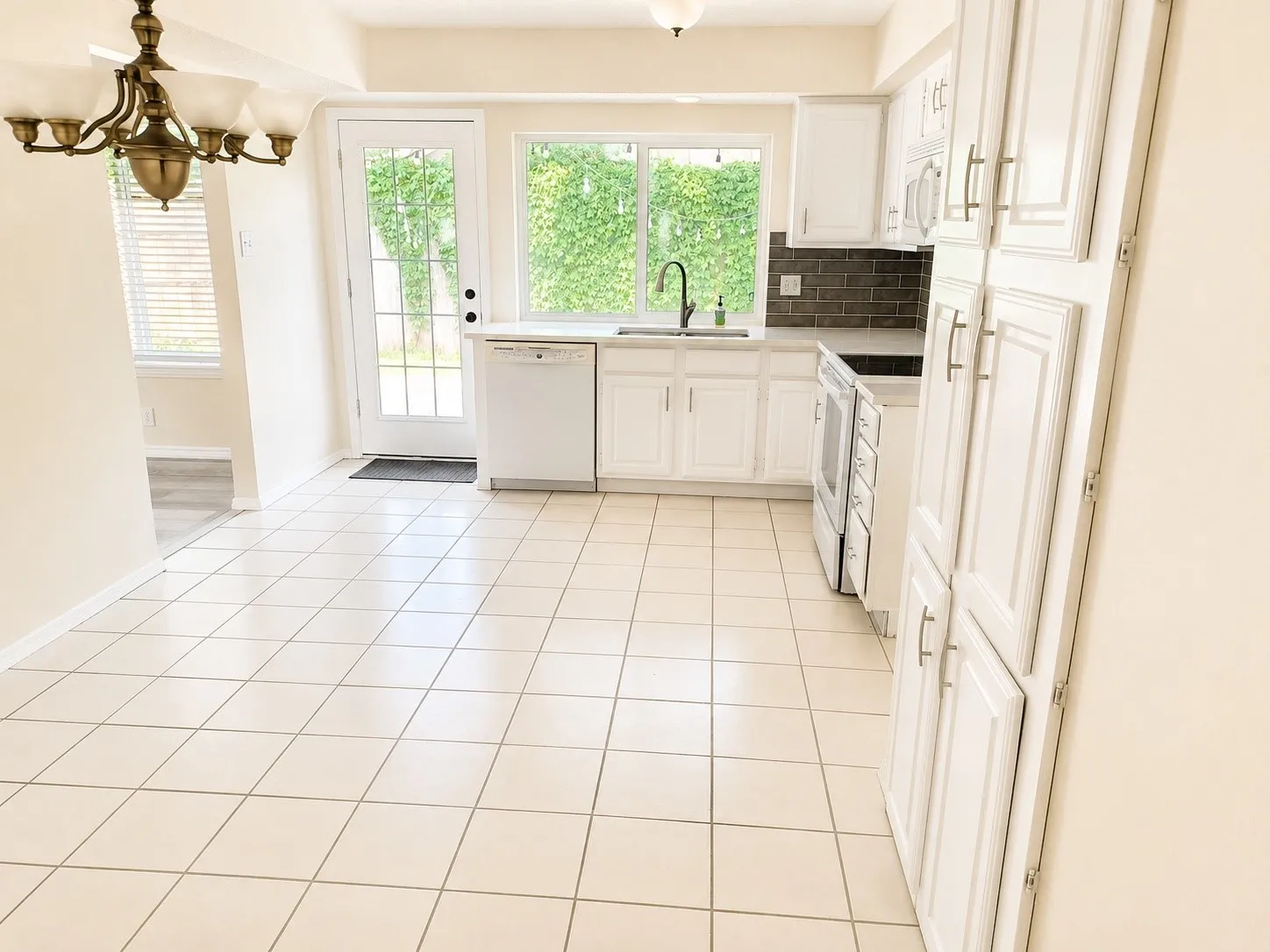 Single Family Residence For Sale in Collin County , 2504 Royal Oaks Drive, Plano, Texas 75074, 3 Bedroom, 2 Bathroom, 2 Garage spaces, 1,504 Sqft, built in 1984, mls#21257388, Real Estate Agent in Plano, Homes For Sale in Collin county, Homes For Sale in Plano, Realtor in Plano Texas, Real Estate Brokerage Independent Realty Texas, Luminita Cordes Realtor