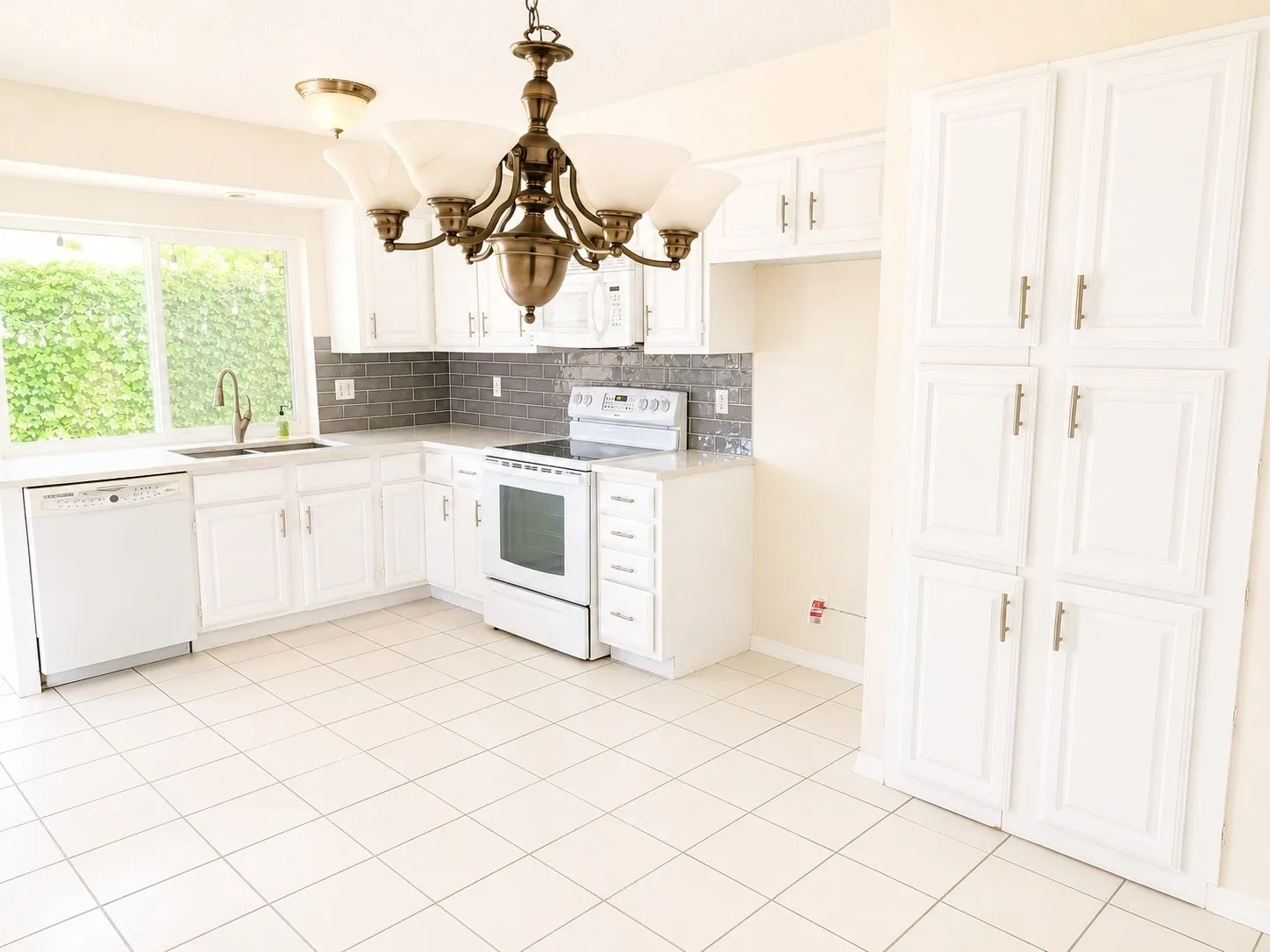 Single Family Residence For Sale in Collin County , 2504 Royal Oaks Drive, Plano, Texas 75074, 3 Bedroom, 2 Bathroom, 2 Garage spaces, 1,504 Sqft, built in 1984, mls#21257388, Real Estate Agent in Plano, Homes For Sale in Collin county, Homes For Sale in Plano, Realtor in Plano Texas, Real Estate Brokerage Independent Realty Texas, Luminita Cordes Realtor
