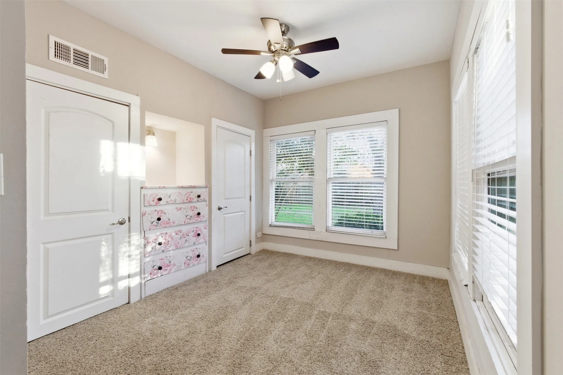 Single Family Residence For Rent in Johnson County , 405 College Street, Cleburne, Texas 76033, 3 Bedroom, 2 Bathroom, Garage spaces, 1,396 Sqft, built in 0, mls#21257376, Real Estate Agent in Cleburne, Homes For Rent in Johnson county, Homes For Rent in Cleburne, Realtor in Cleburne Texas, Real Estate Brokerage Independent Realty Texas, Luminita Cordes Realtor